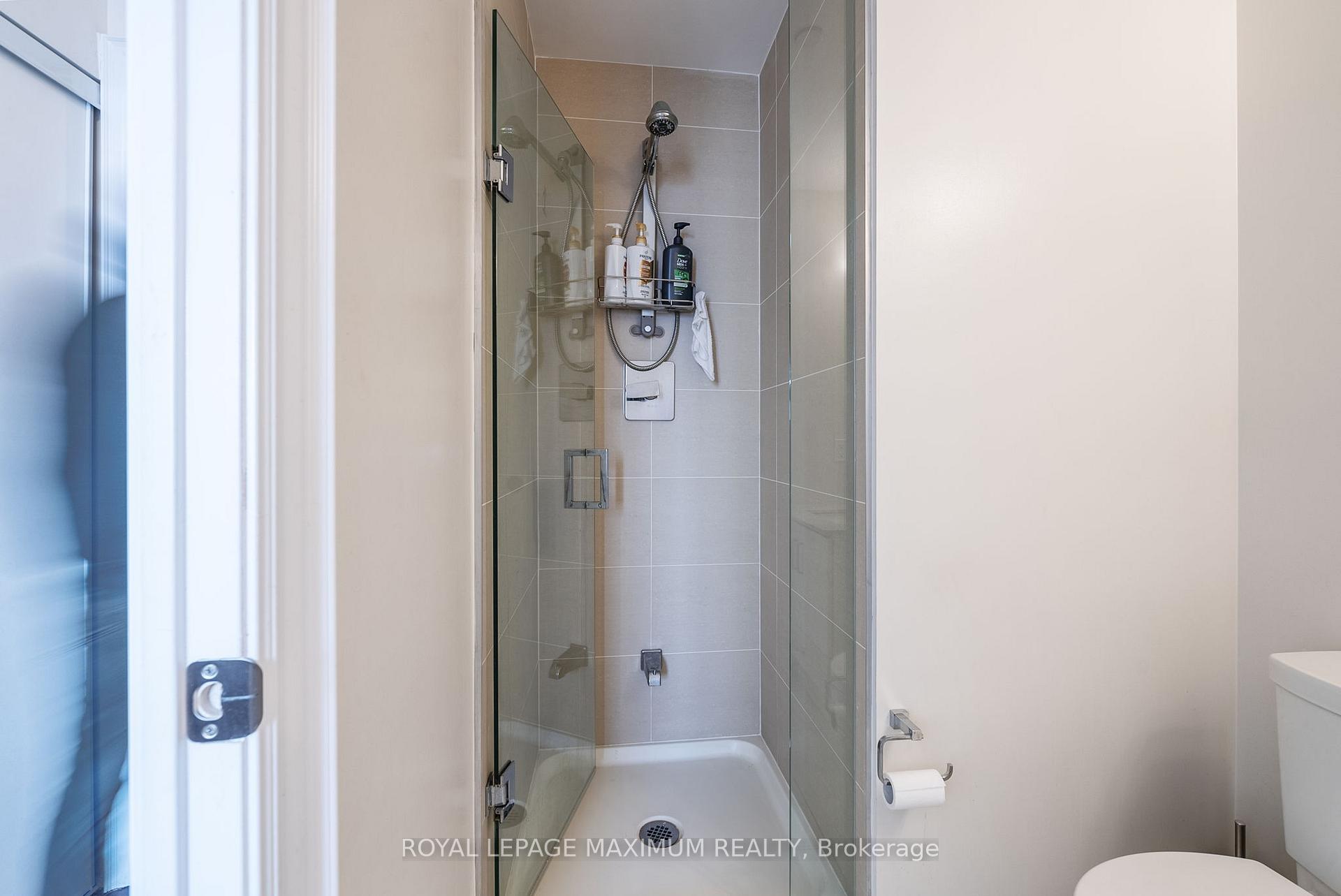 3 Bedrooms Condo at 9075 Jane, Vaughan For sale