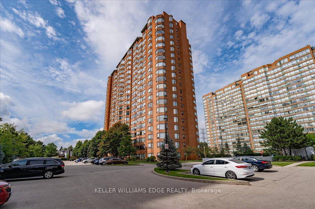 2 Bedrooms Condo at 1270 Maple Crossing, Burlington For sale