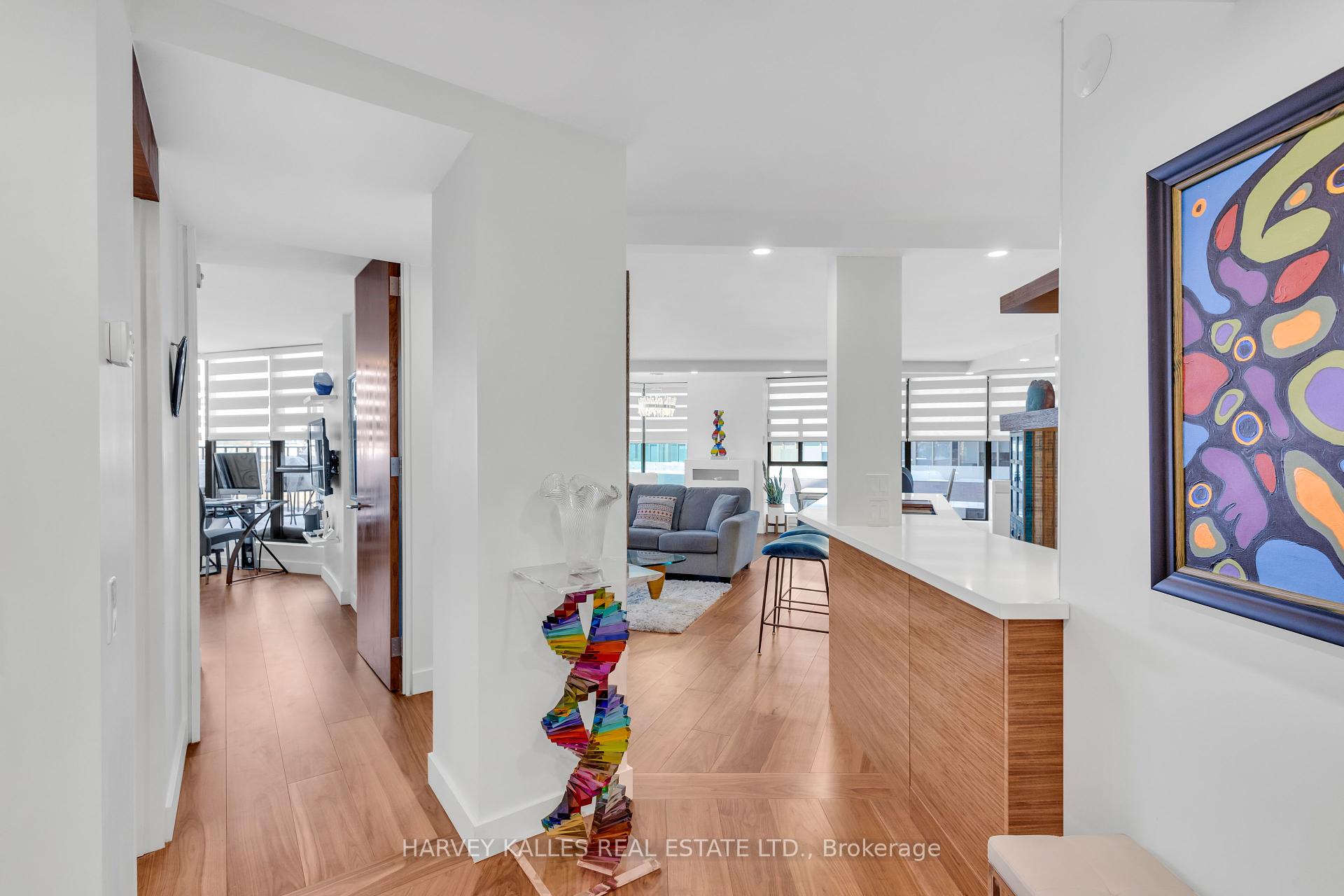 2 Bedrooms Condo at 1331 Bay, Toronto For sale