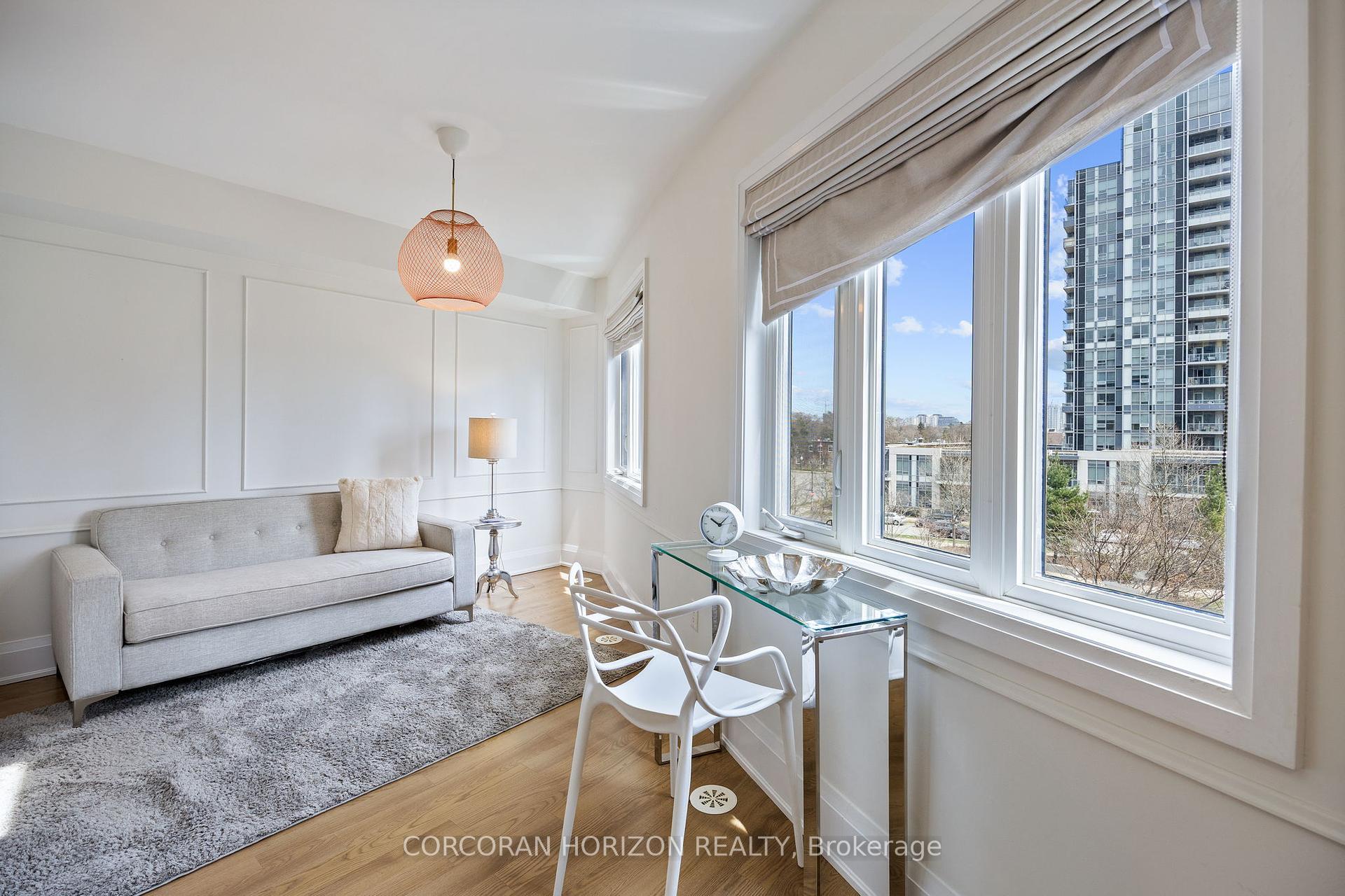 4 Bedrooms Condo at 9 Oakburn, Toronto For sale