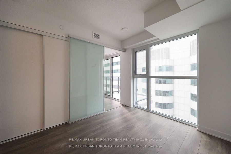 87 Peter Street, #917