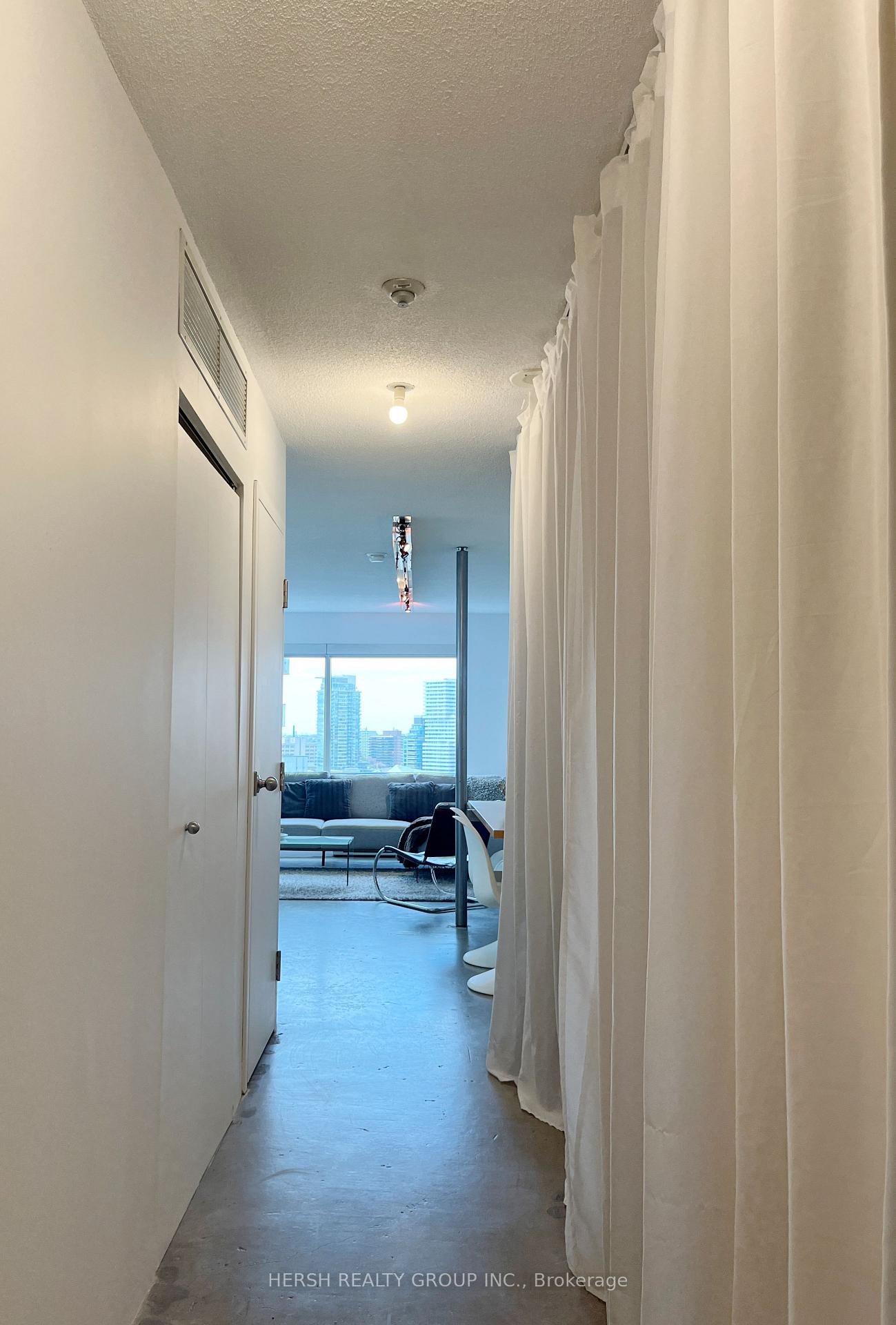 1 Bedroom Condo at 1001 Bay,  Toronto For sale