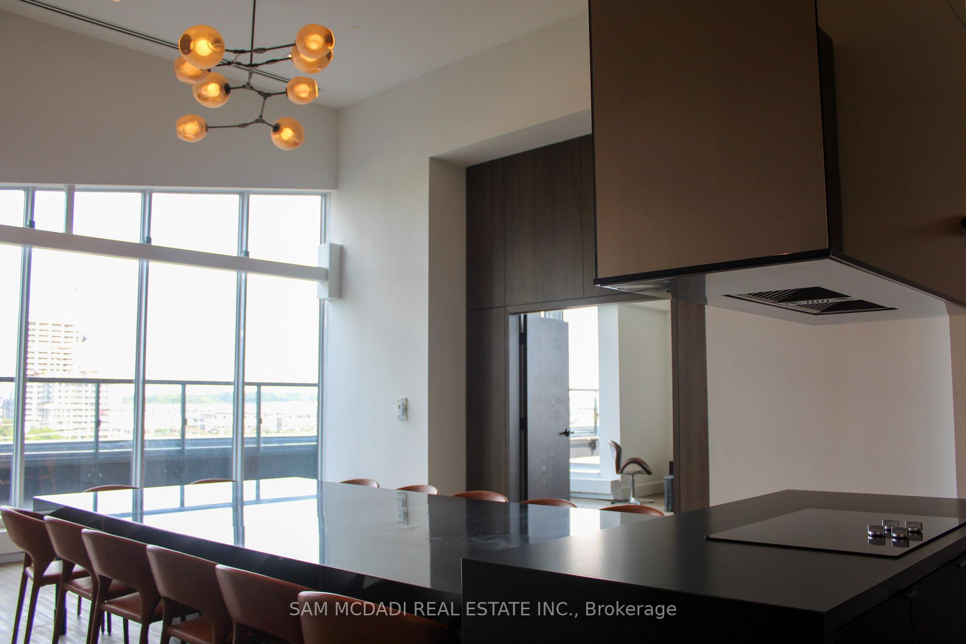 2 Bedrooms Condo at 2489 Taunton, Oakville For sale