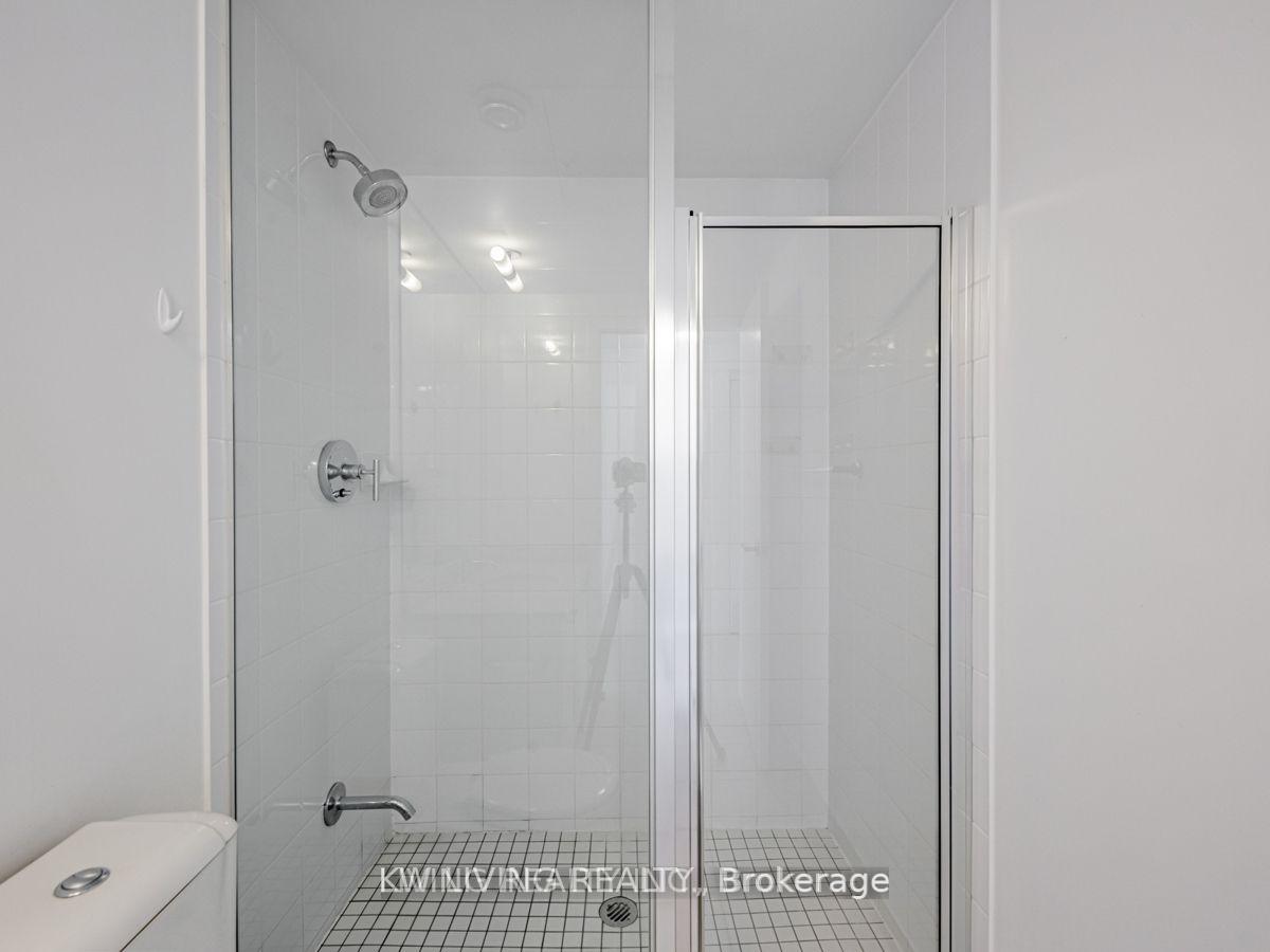 2 Bedrooms Condo at 832 Bay,  Toronto For sale