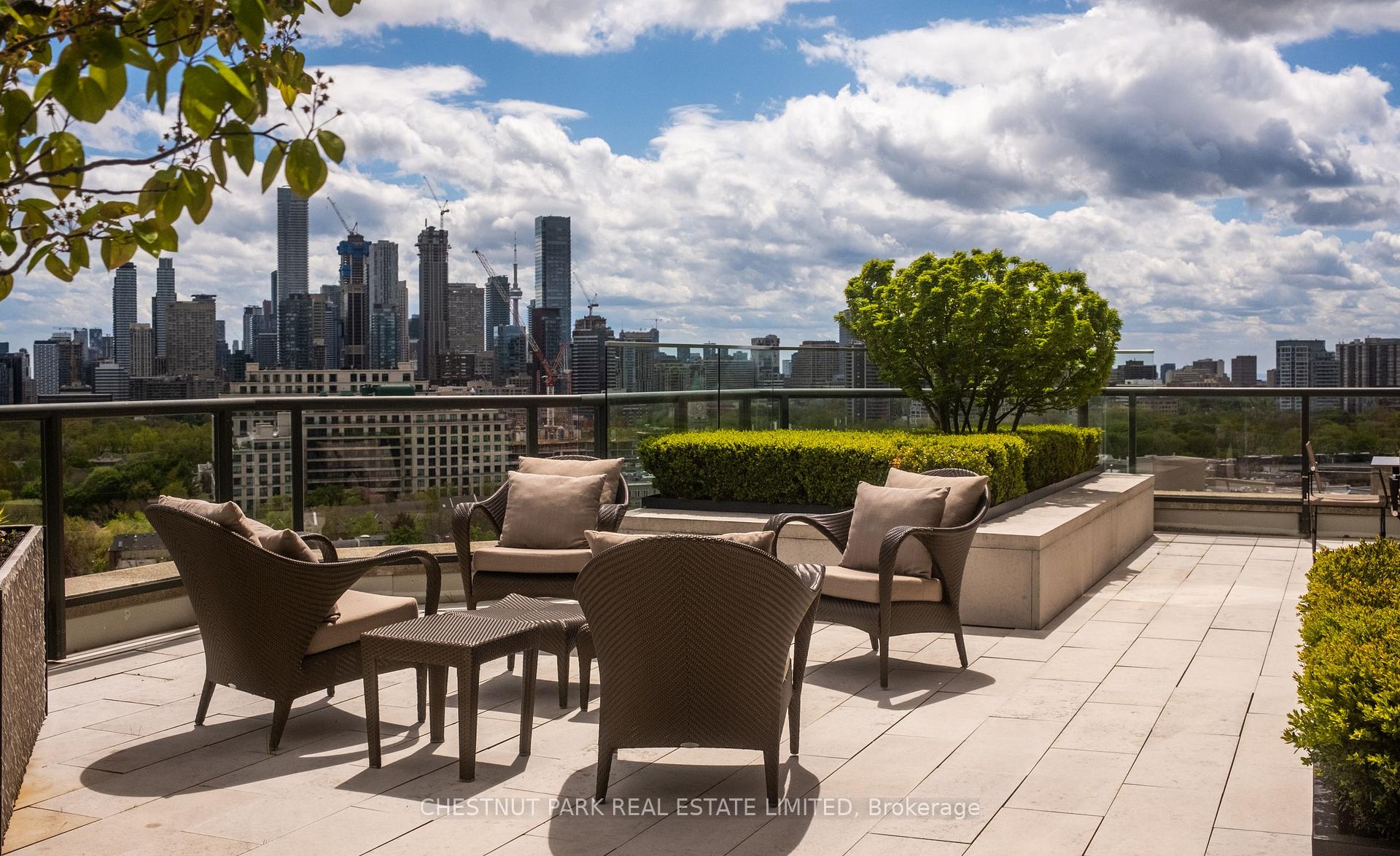 3 Bedrooms Condo at 33 Jackes,  Toronto For sale