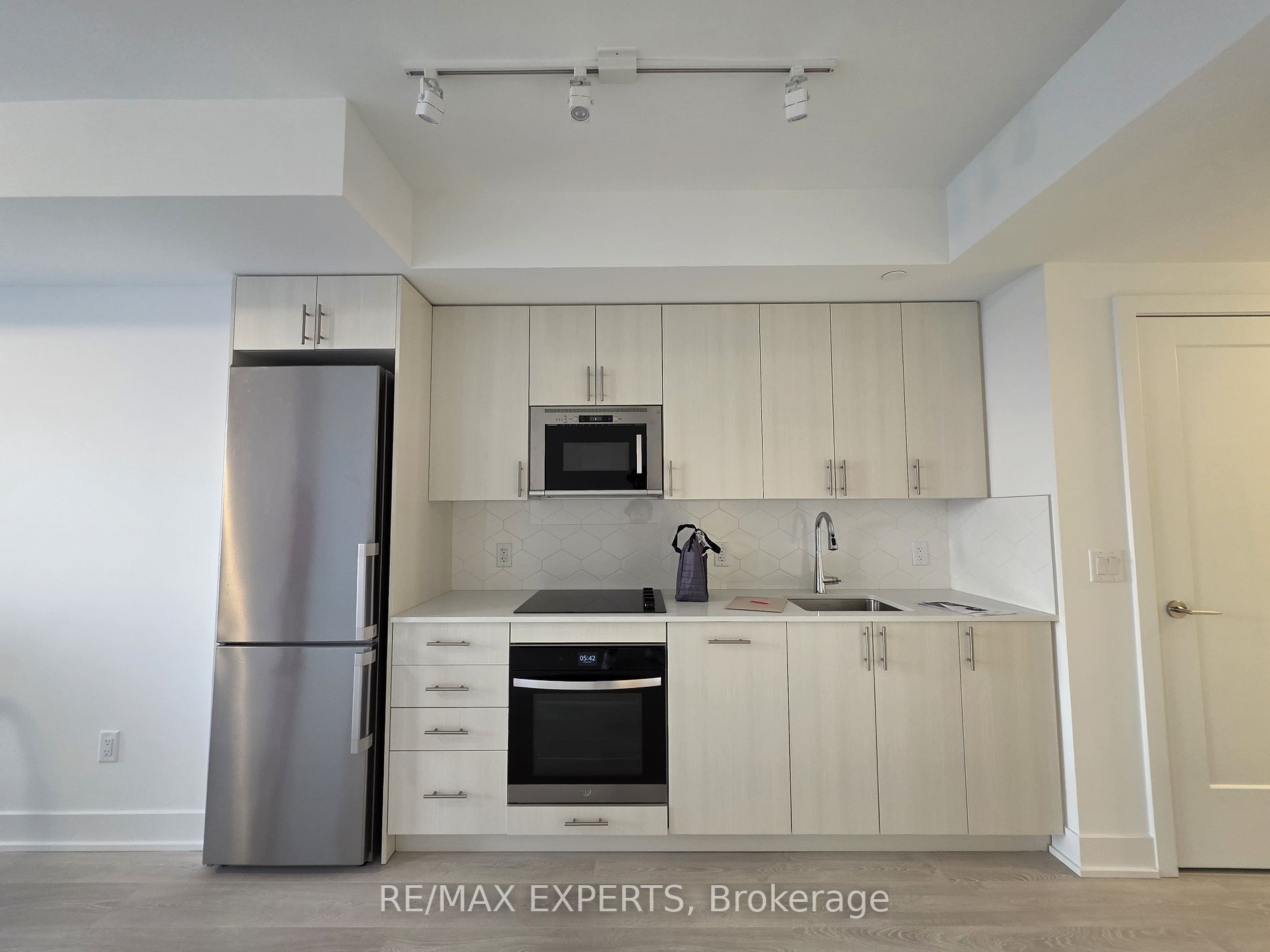 2545 Simcoe Street N 2414
