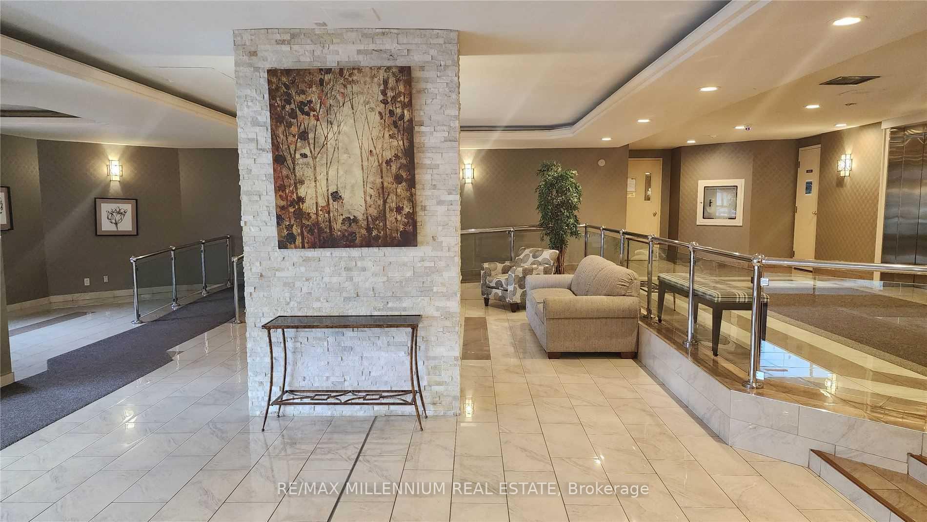 2 Bedrooms Condo at 61 Markbrook, Toronto For sale