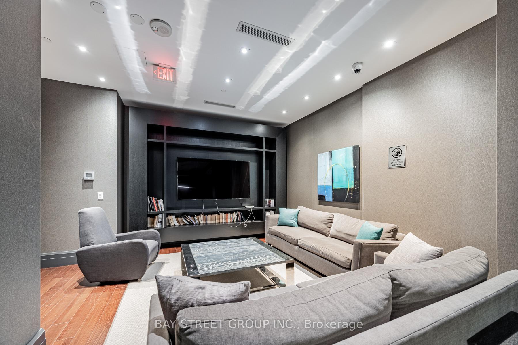 2 Bedrooms Condo at 55 Speers, Oakville For sale