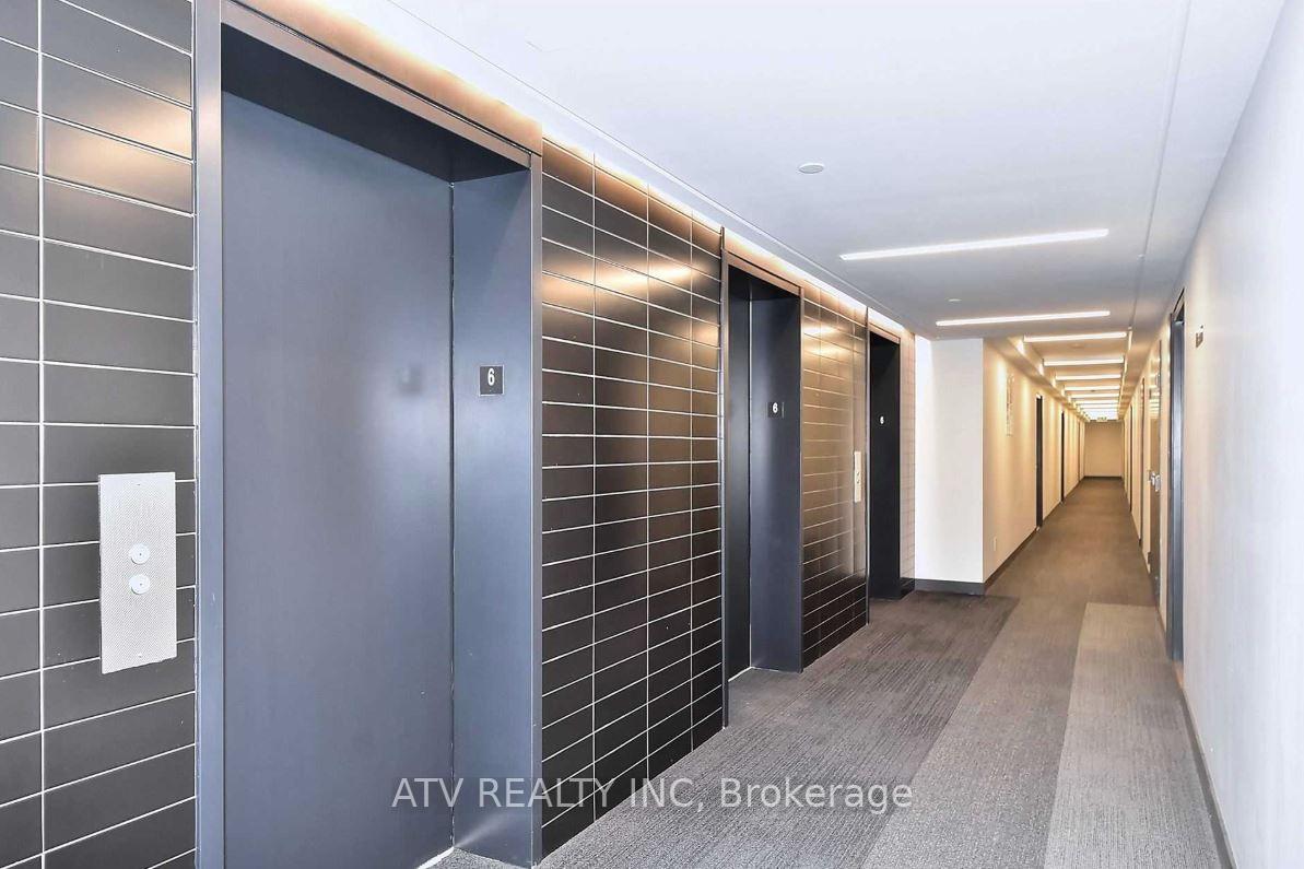 2 Bedrooms Condo at 160 Flemington, Toronto For sale