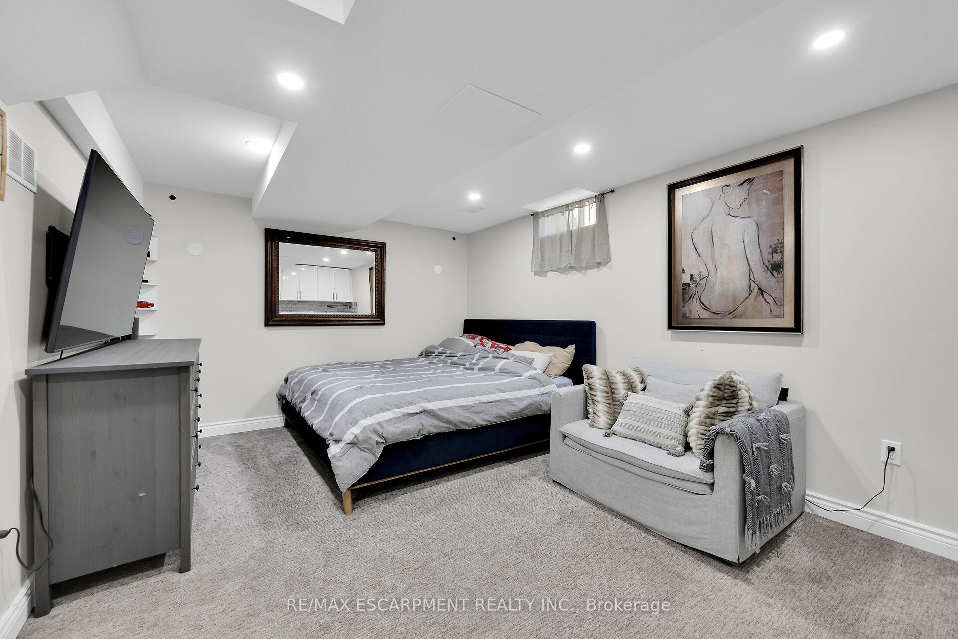 4 Bedrooms Condo at 134 Terni, Hamilton For sale