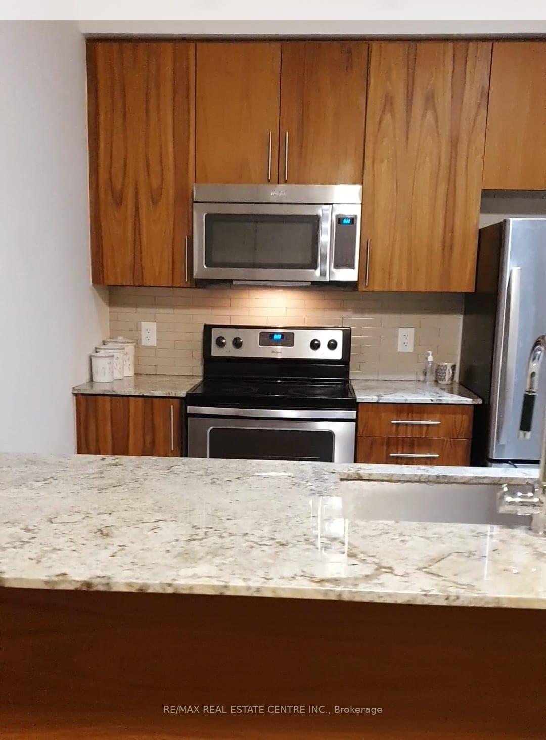 3 Bedrooms Condo at 4099 Brickstone, Mississauga For sale