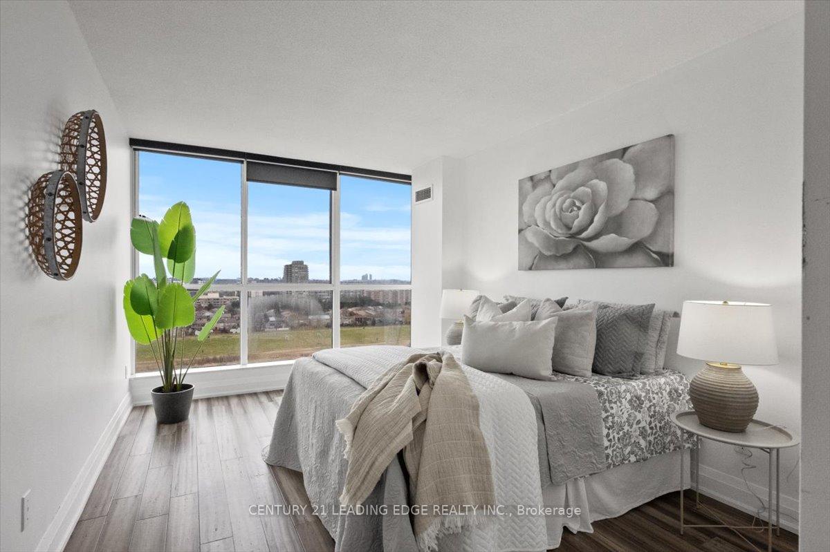 3 Bedrooms Condo at 131 TORRESDALE,  Toronto For sale