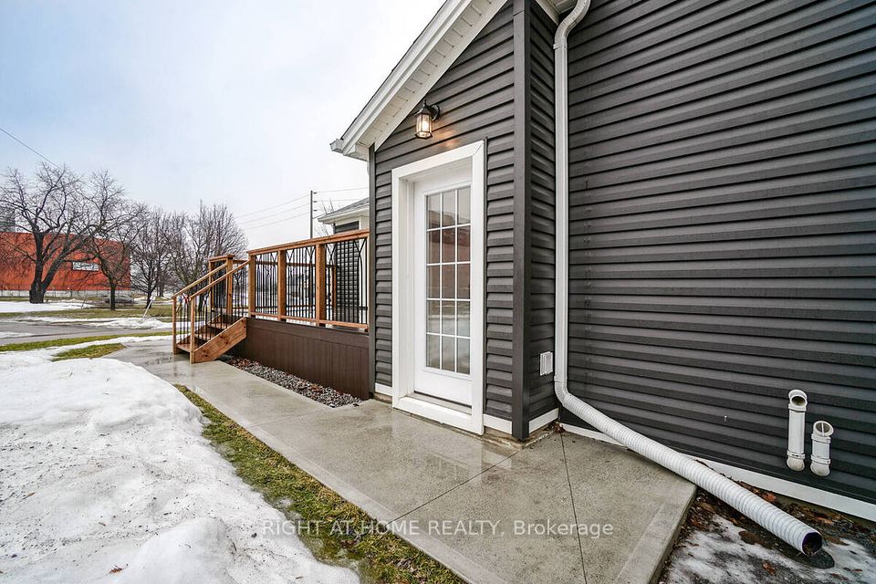 865 Simcoe Street