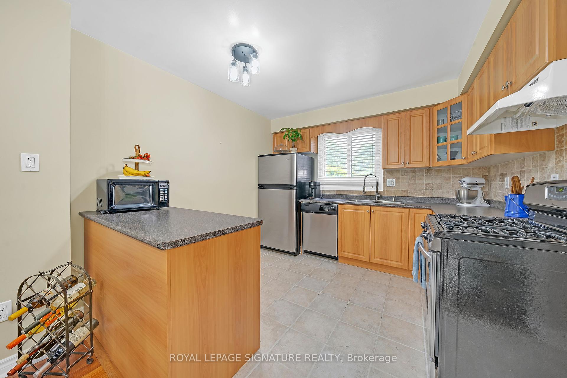3 Bedrooms Condo at 5 Early Apple, Toronto For sale