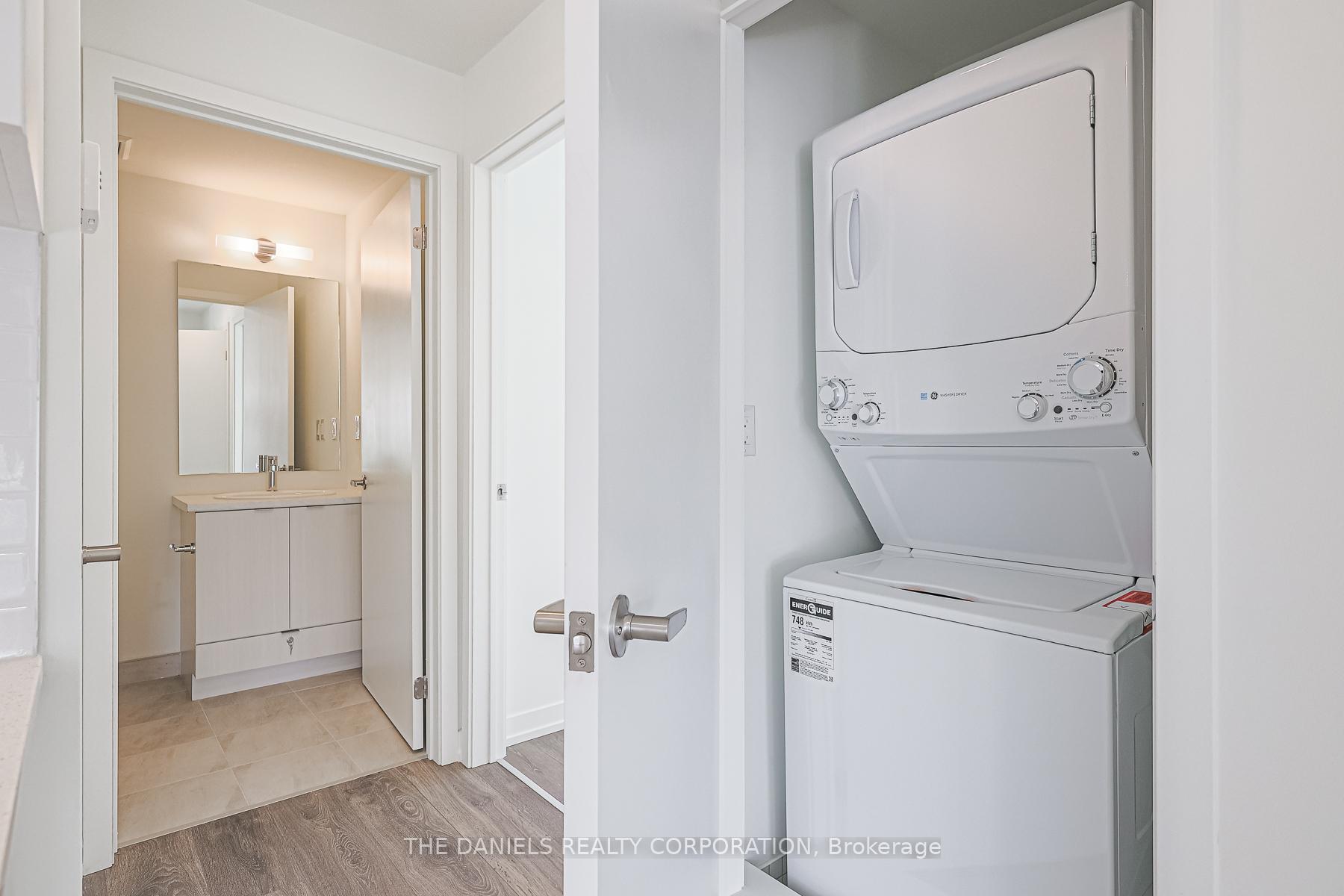 2 Bedrooms Condo at 135 Canon Jackson,  Toronto For sale