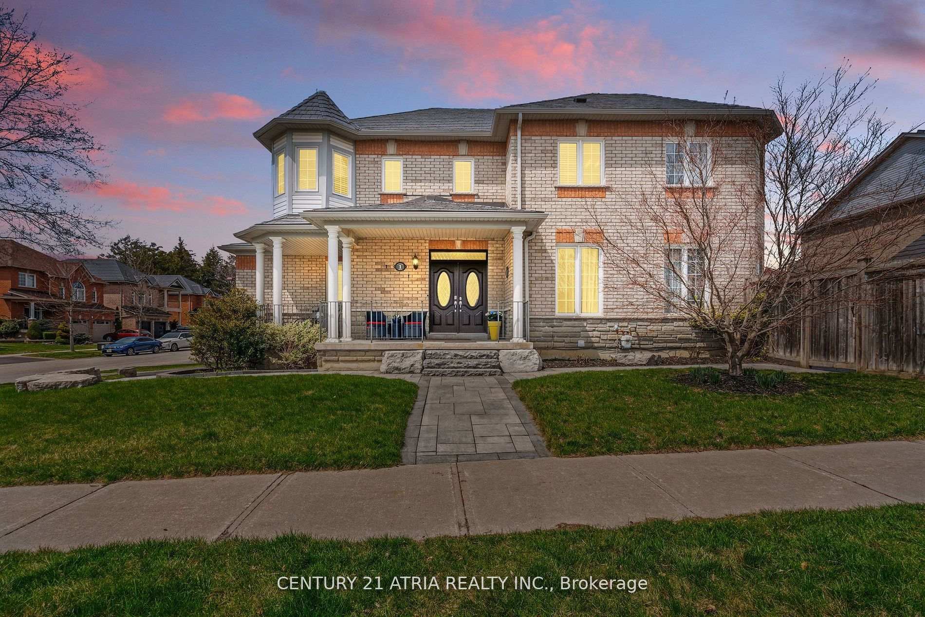 1 Carlinds Drive, Whitby, ON L1R 3C2