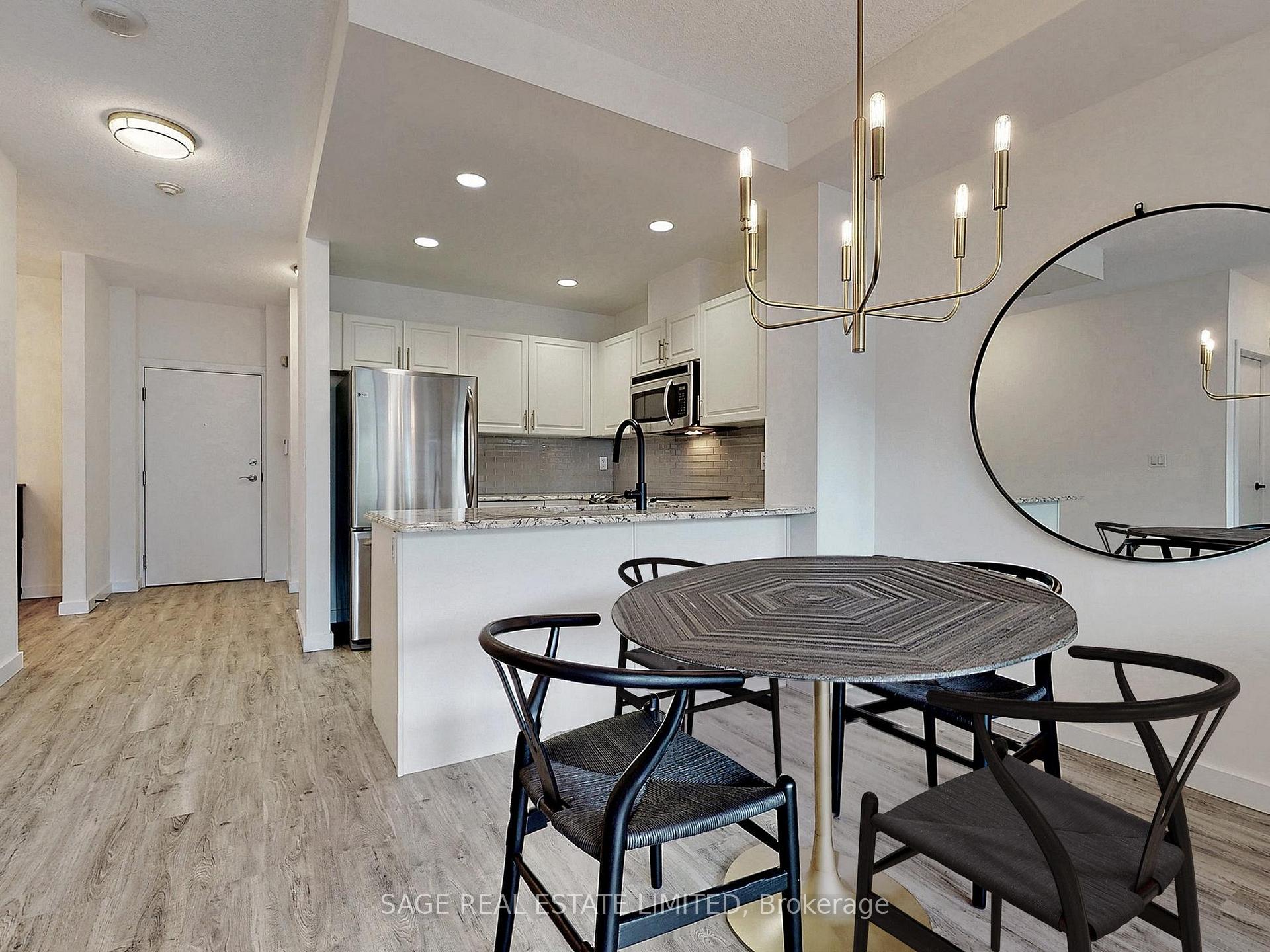 2 Bedrooms Condo at 551 Maple, Burlington For sale