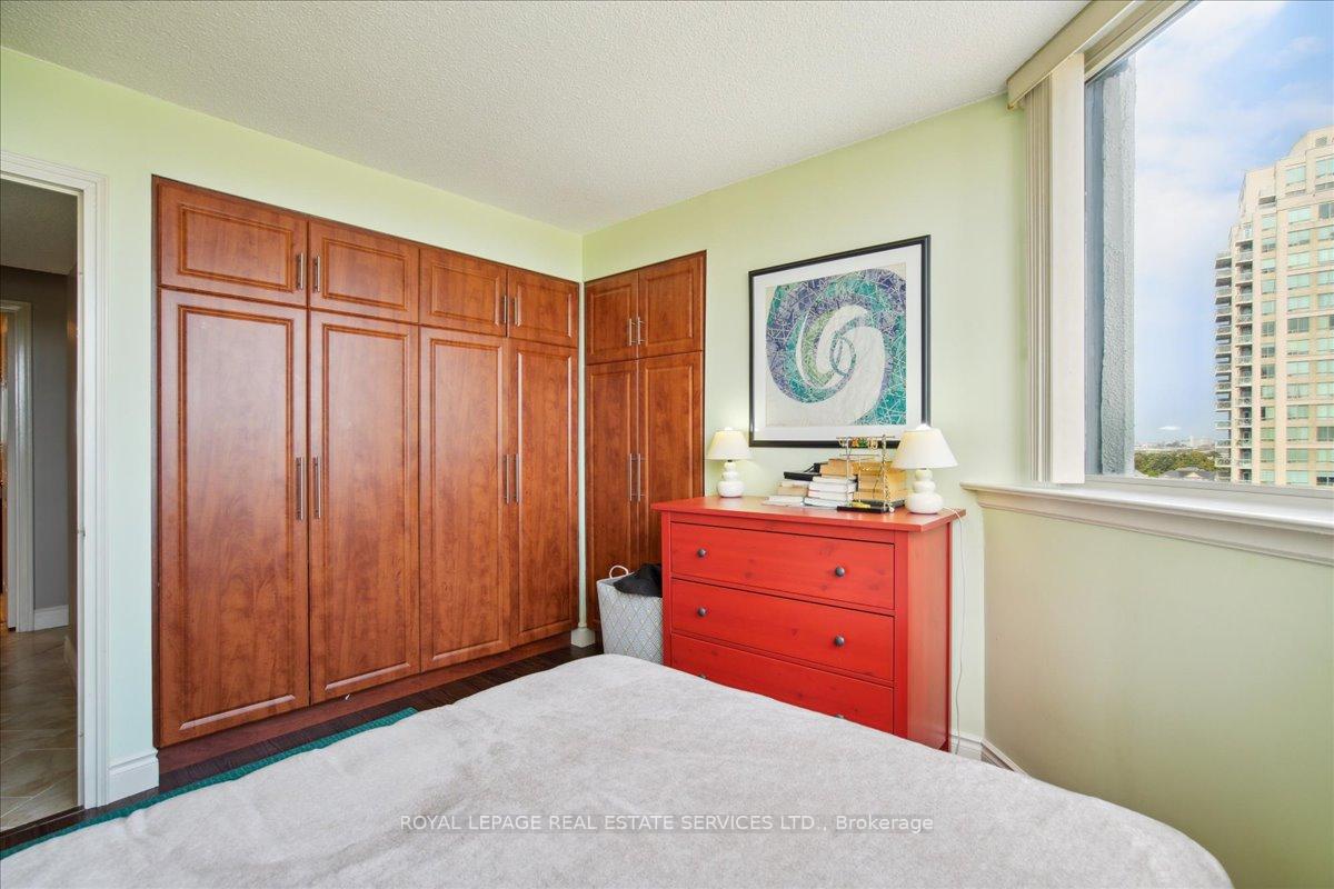 2 Bedrooms Condo at 1360 Rathburn,  Mississauga For sale