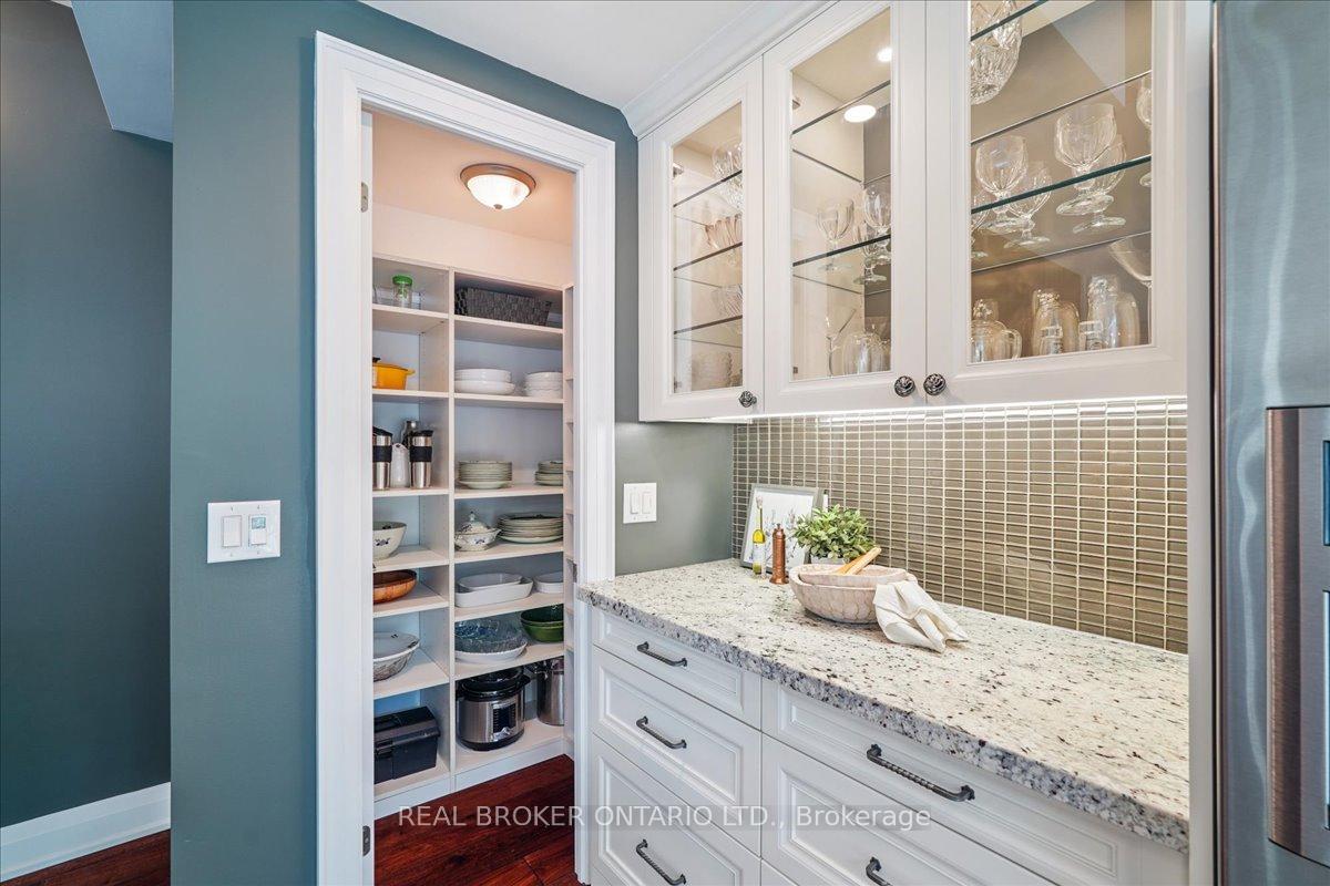 3 Bedrooms Condo at 191 Duplex, Toronto For sale