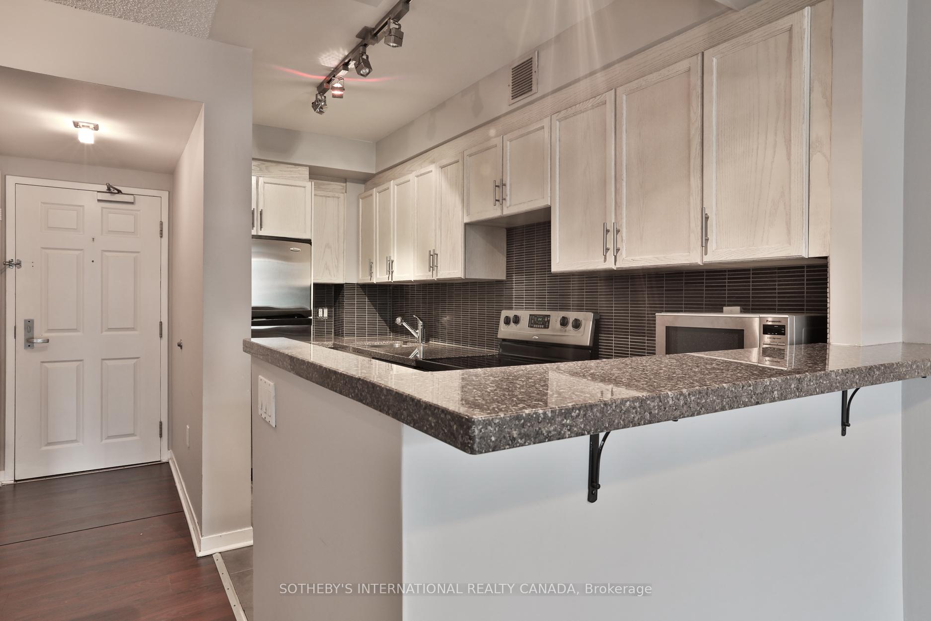 2 Bedrooms Condo at 284 Bloor, Toronto For sale