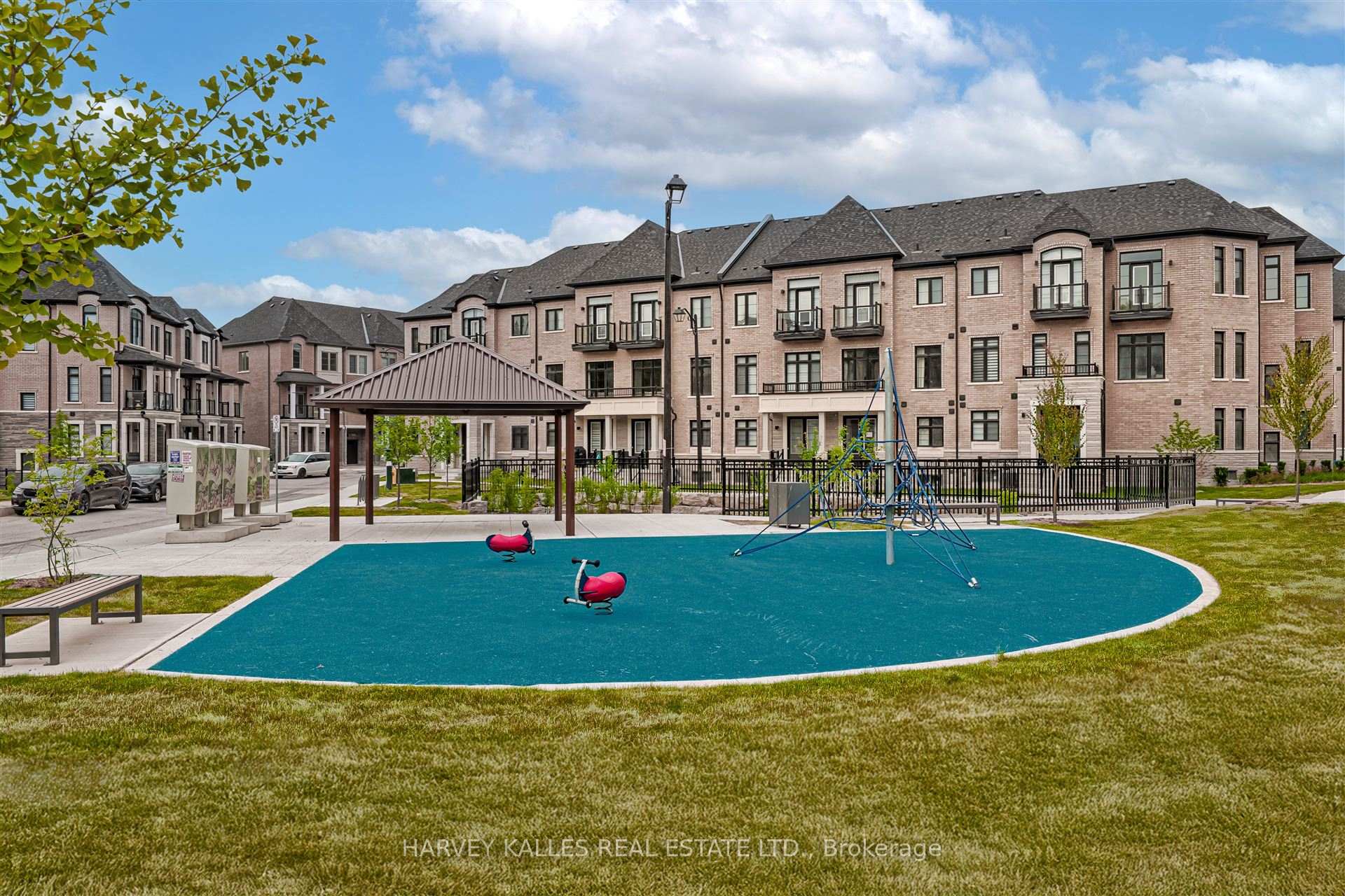 75 De La Roche Drive S