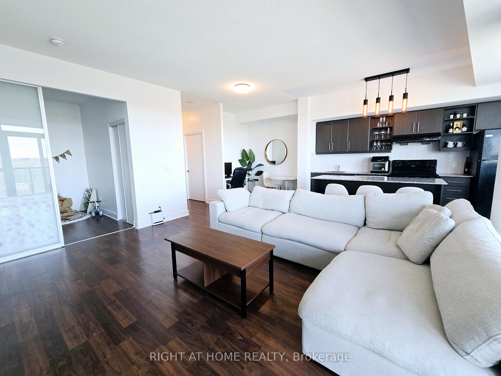 3 Bedrooms Condo at 35 Brian Peck, Toronto For sale