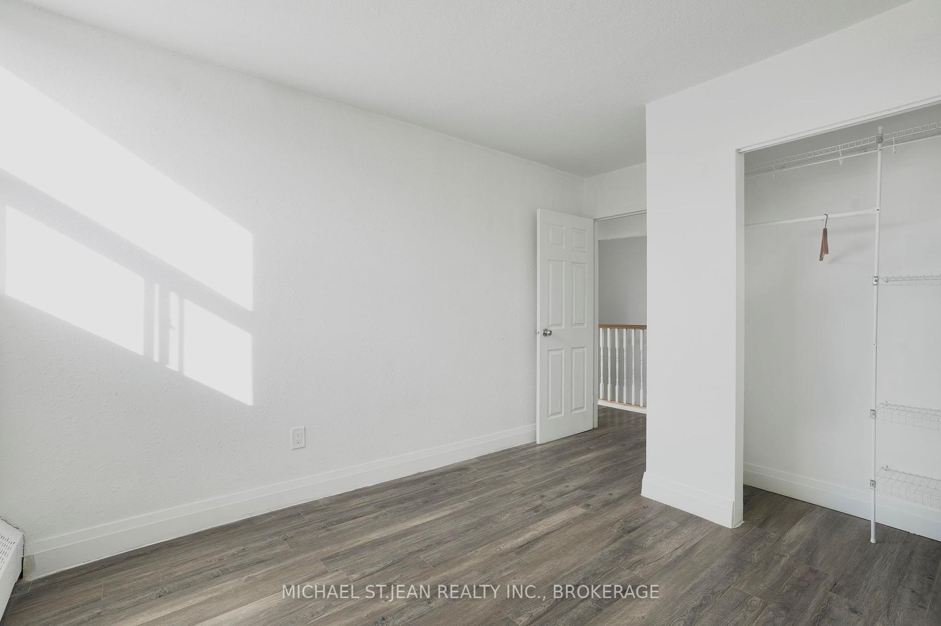 3 Bedrooms Condo at 15 Albright,  Hamilton For sale