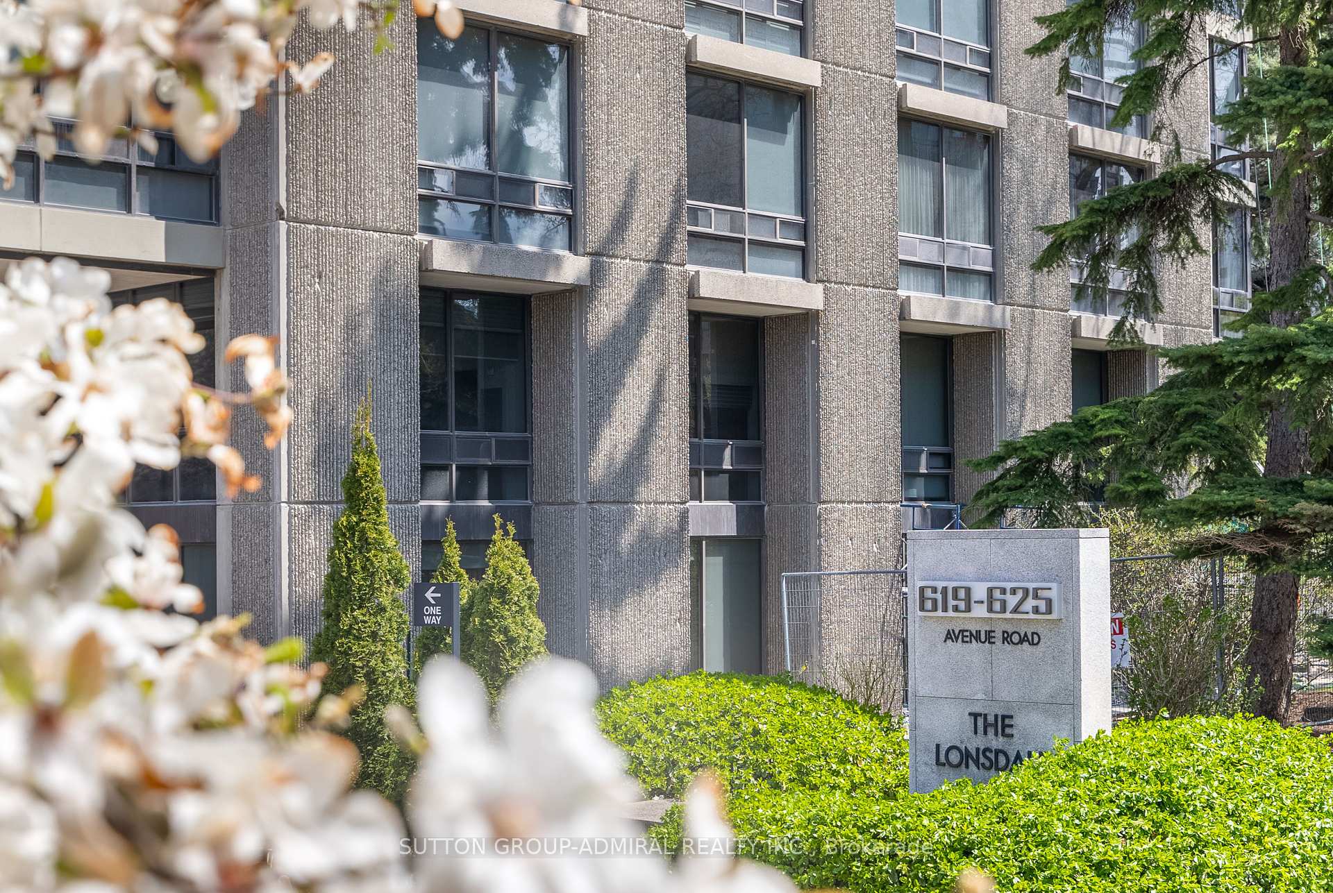 2 Bedrooms Condo at 619 Avenue, Toronto For sale