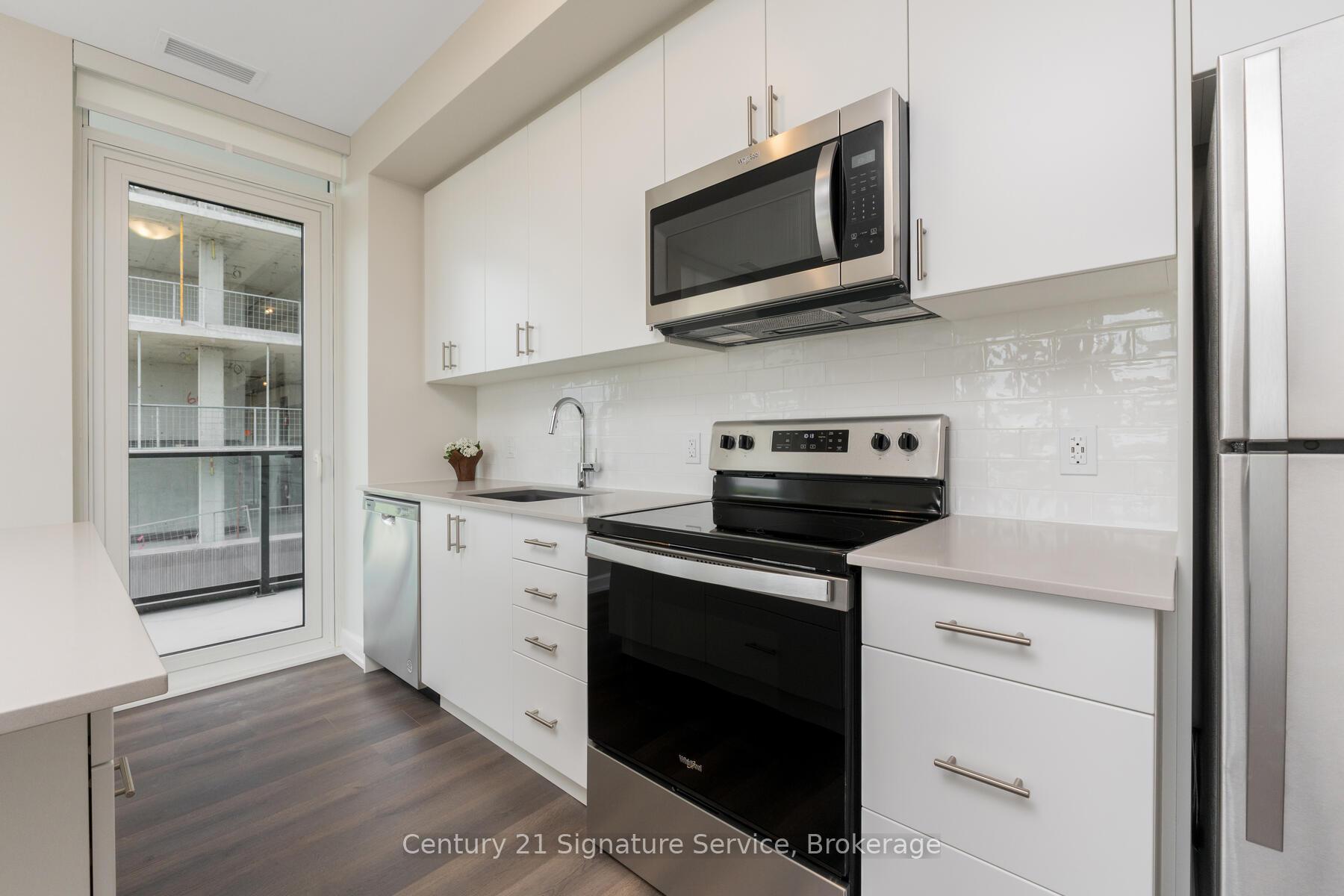 2 Bedrooms Condo at 3220 William Coltson, Oakville For sale