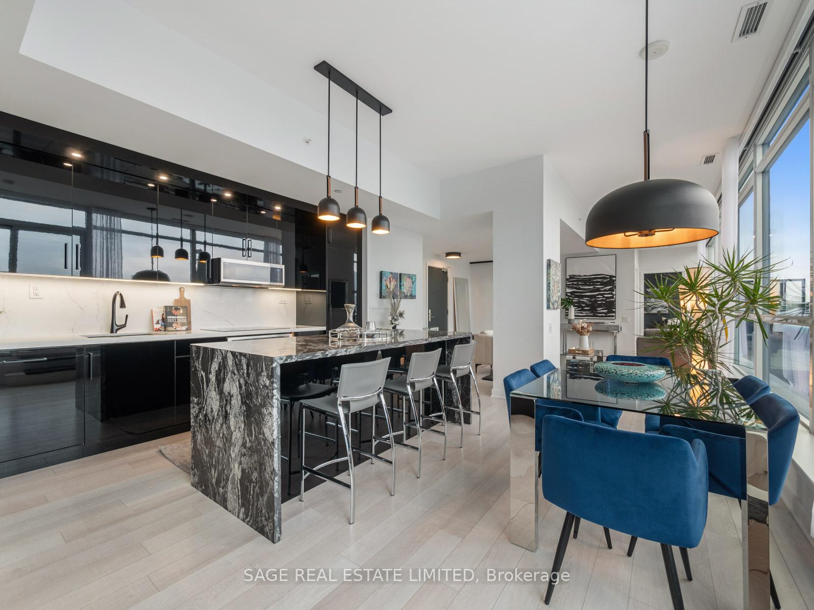2 Bedrooms Condo at 290 Adelaide, Toronto For sale