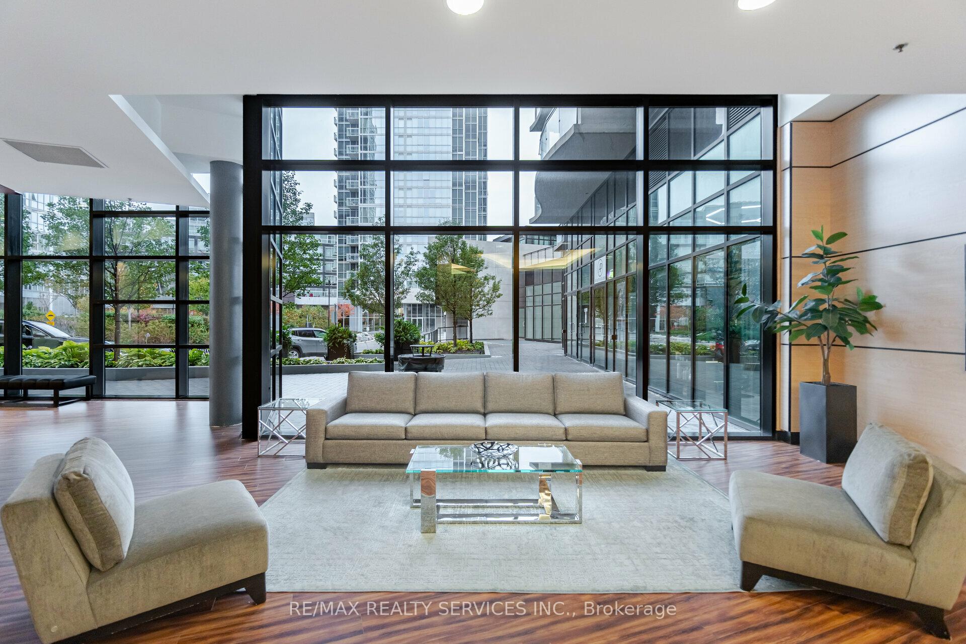 3 Bedrooms Condo at 2900 Highway 7, Vaughan For sale