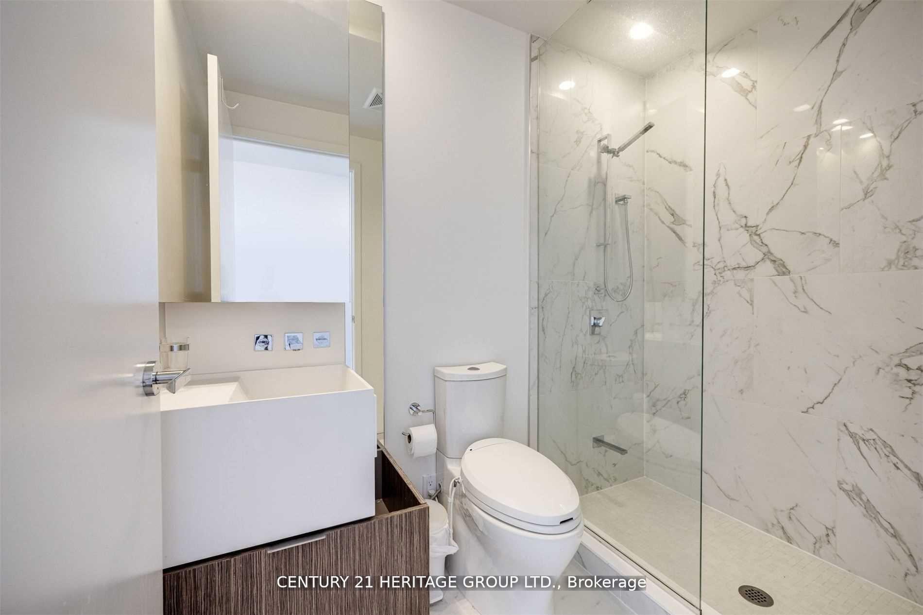 2 Bedrooms Condo at 1 Bloor, Toronto For sale