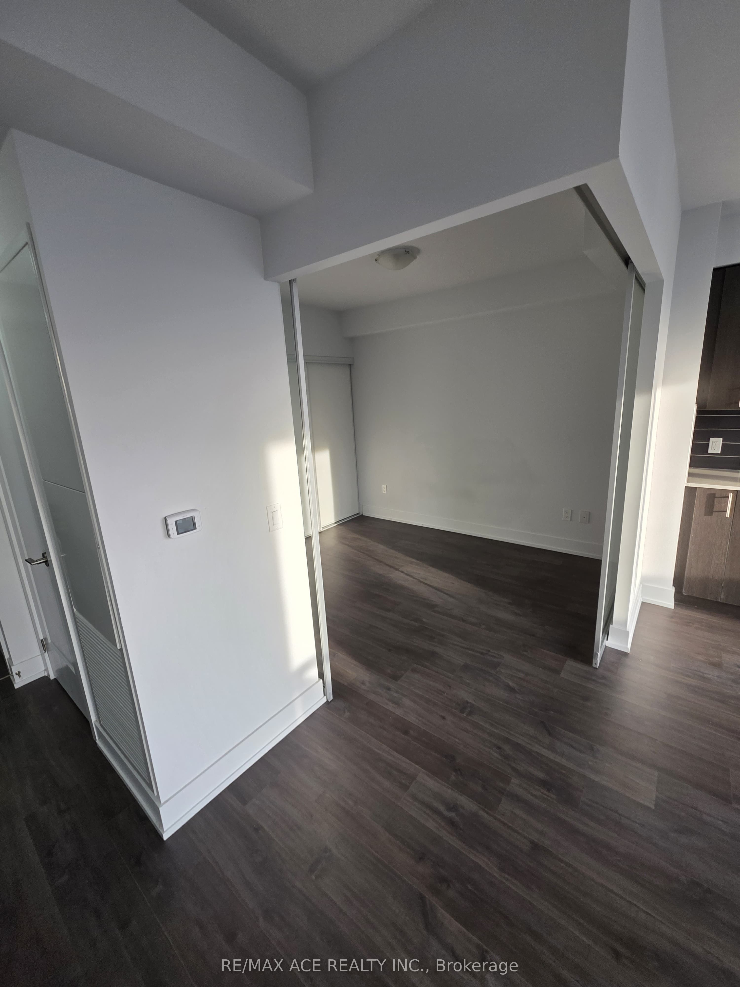 2550 Simcoe Street N, #1402