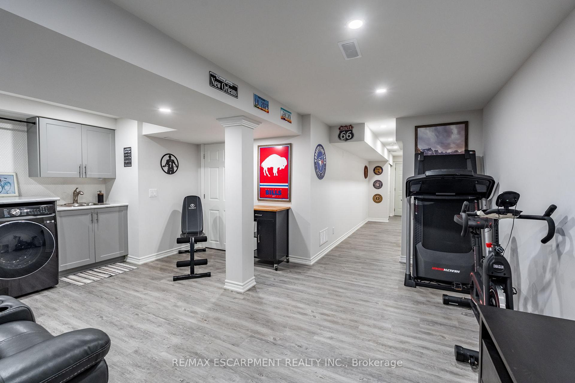 3 Bedrooms Condo at 1461 Upper Gage, Hamilton For sale