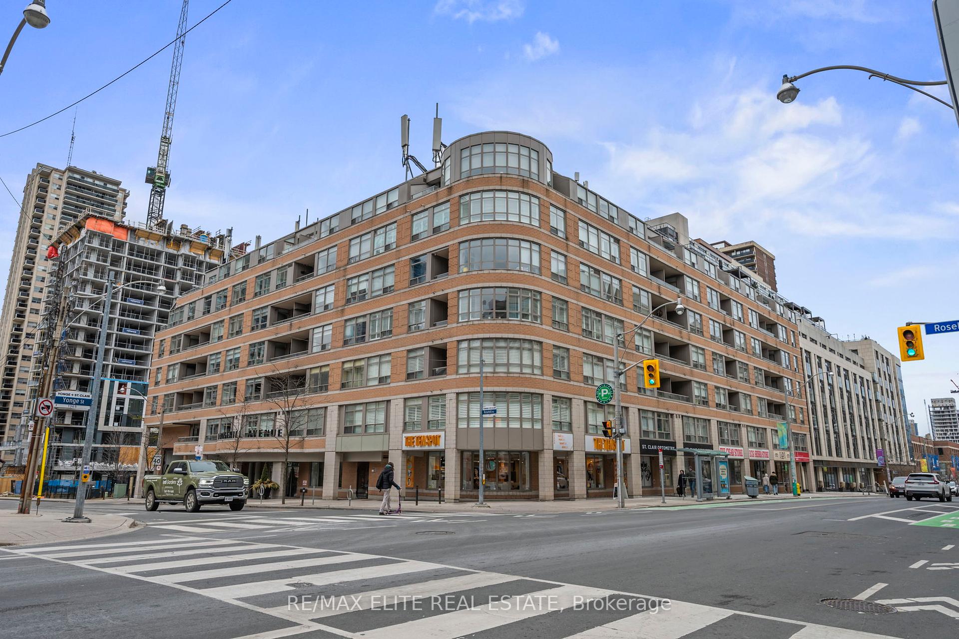 1 Bedroom Condo at 5 Rosehill,  Toronto For sale