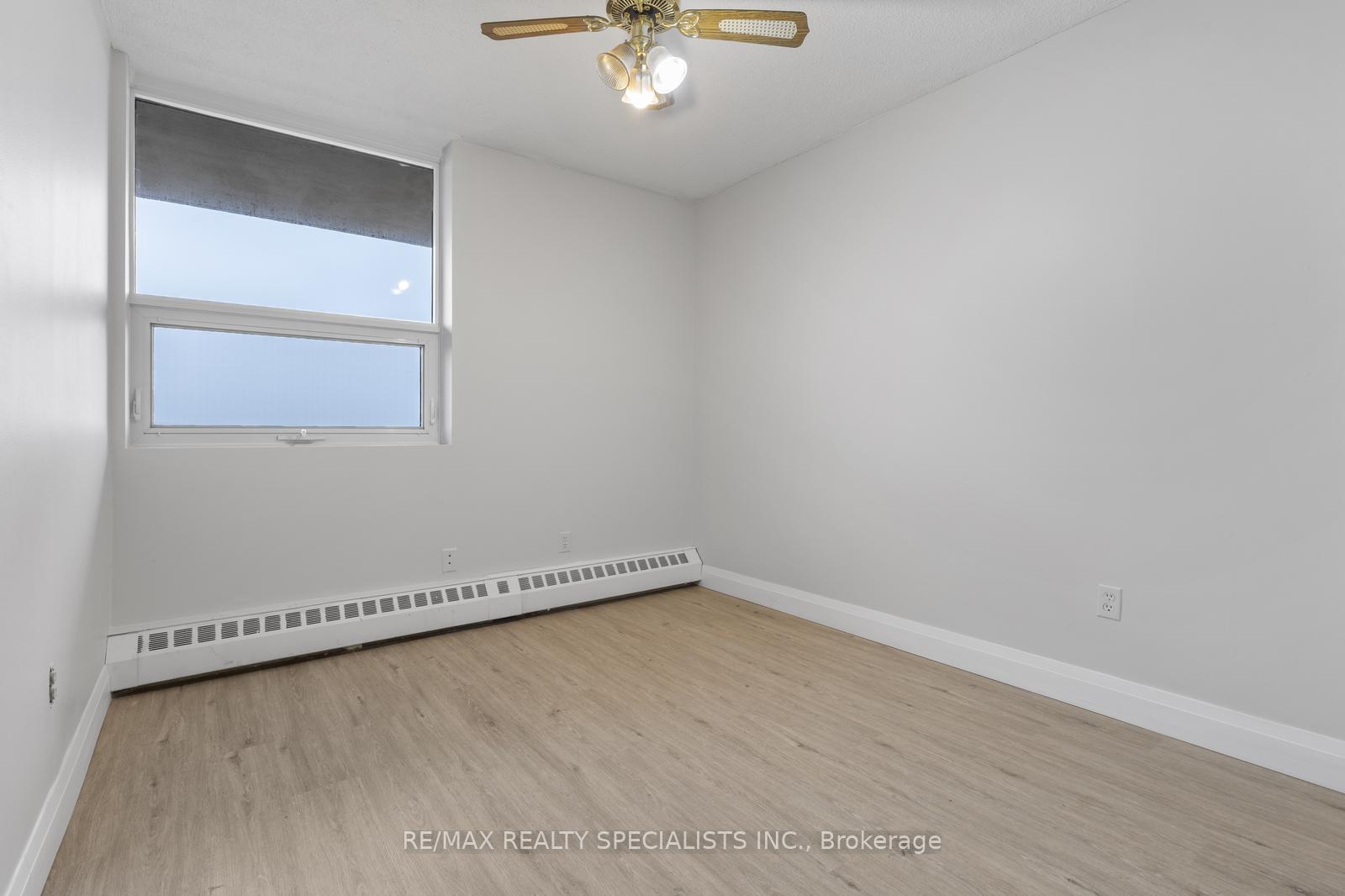 2 Bedrooms Condo at 2929 Aquitaine, Mississauga For sale