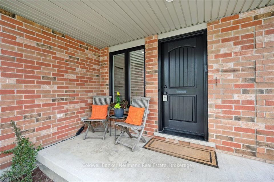 25 Hayward Crescent, Guelph, ON N1G 5A4