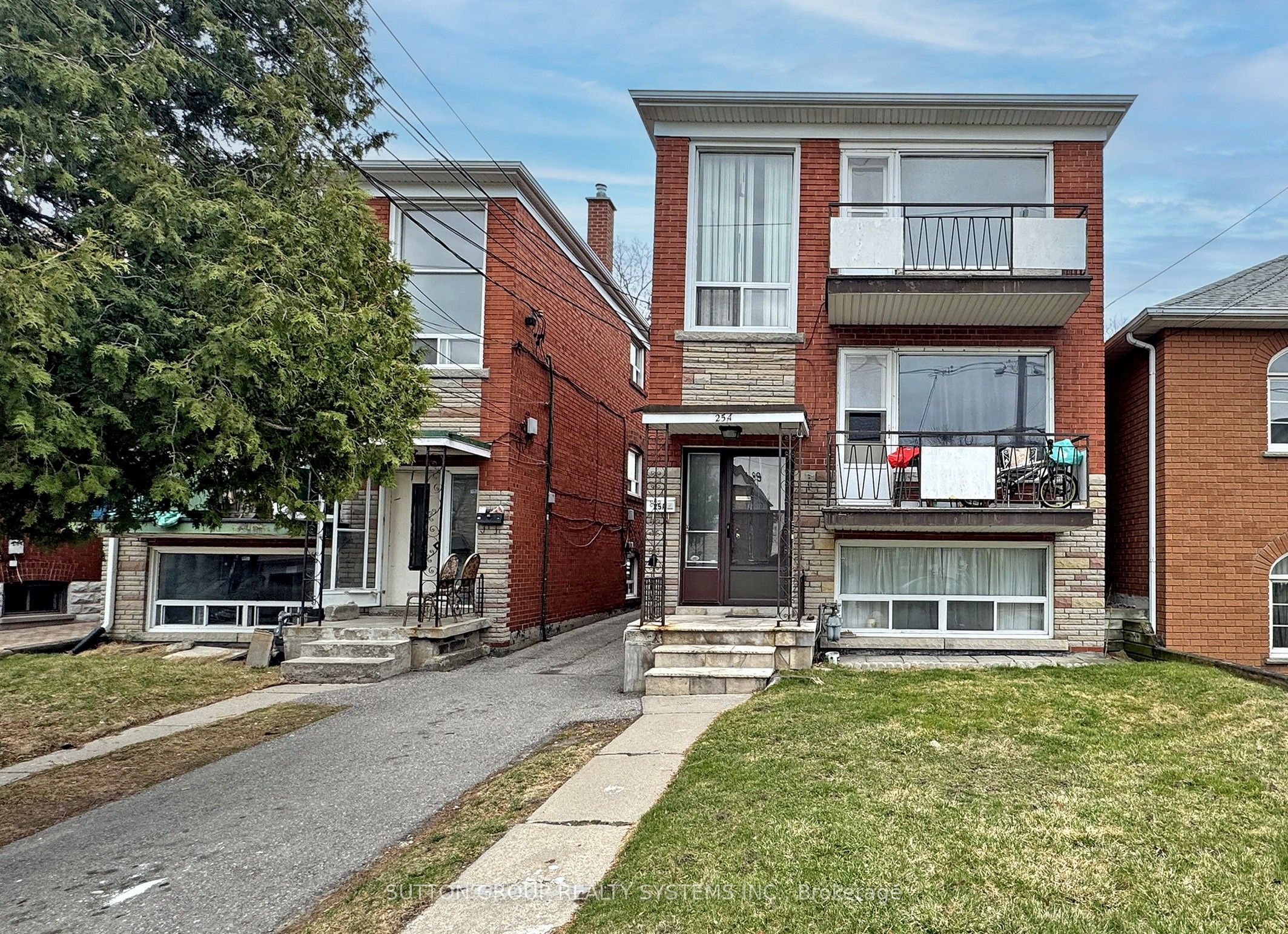 25A Venn Crescent, Toronto, ON M6M 1S5
