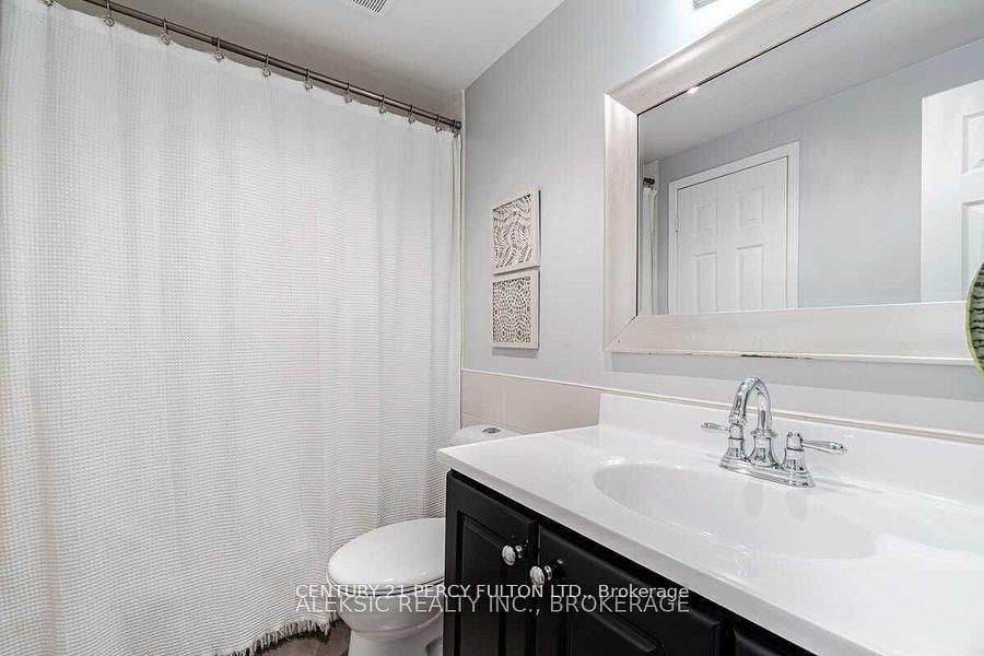 3 Bedrooms Condo at 3100 Fifth, Mississauga For sale