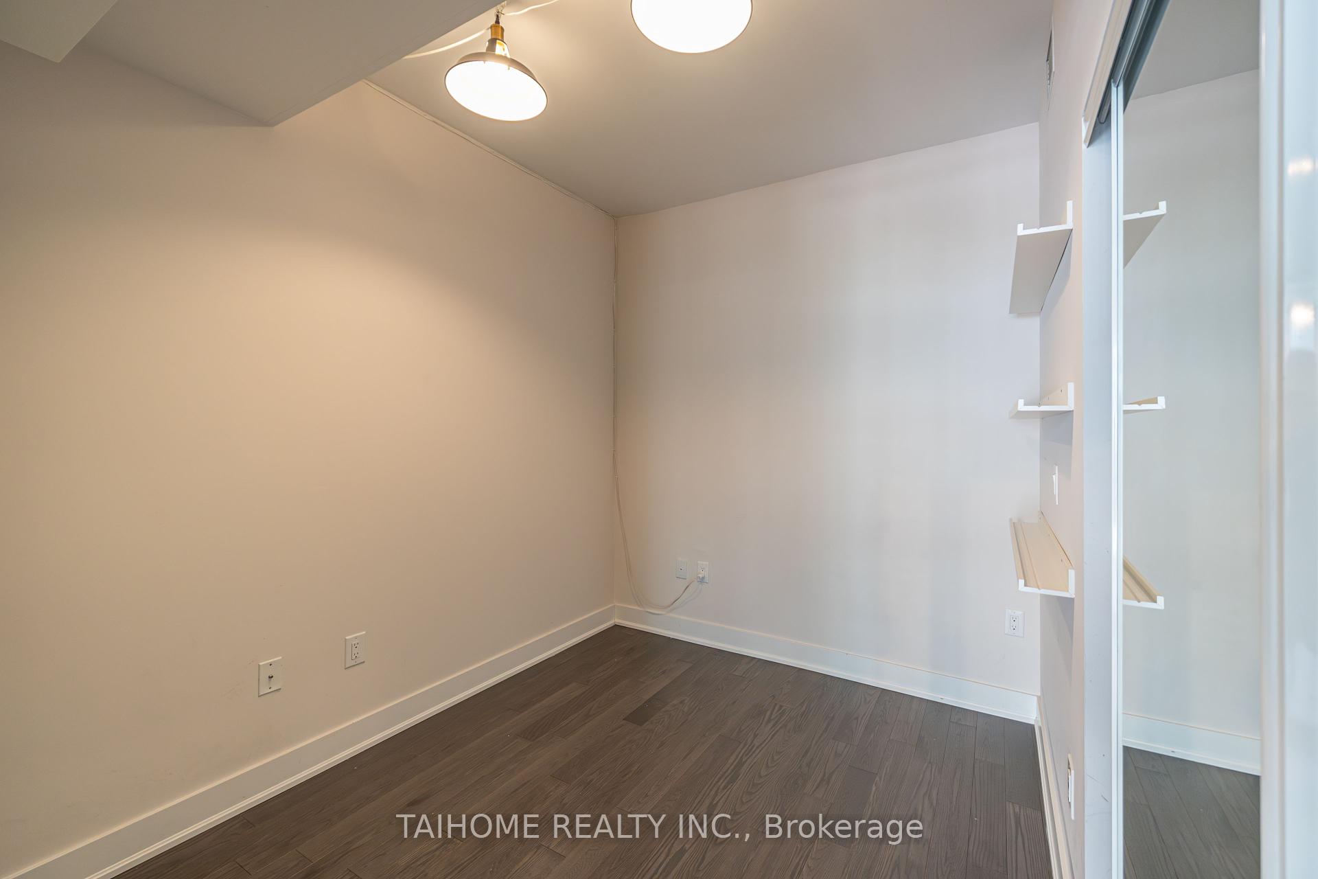 2 Bedrooms Condo at 955 Bay, Toronto For sale