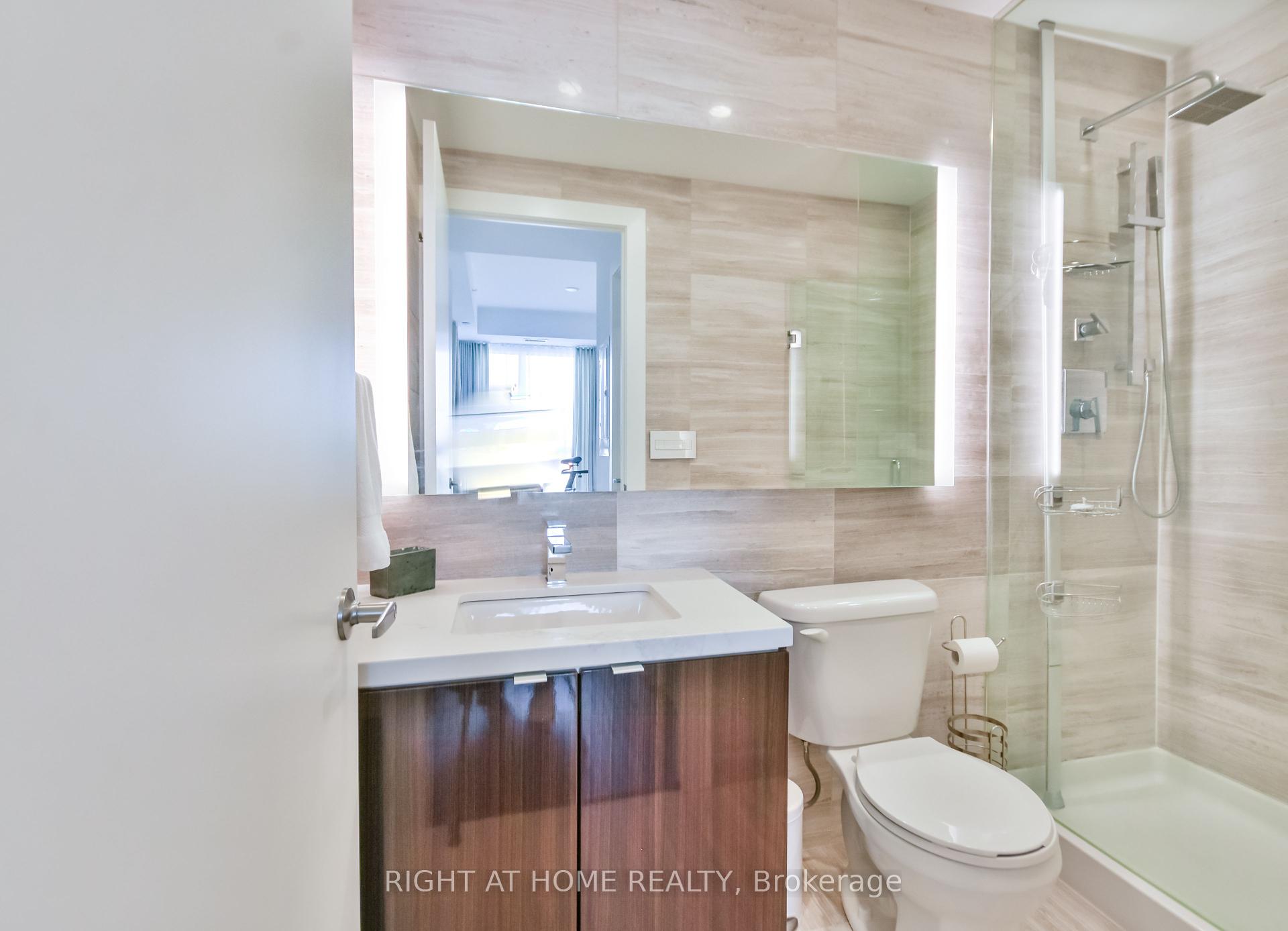3 Bedrooms Condo at 5230 Dundas, Burlington For sale
