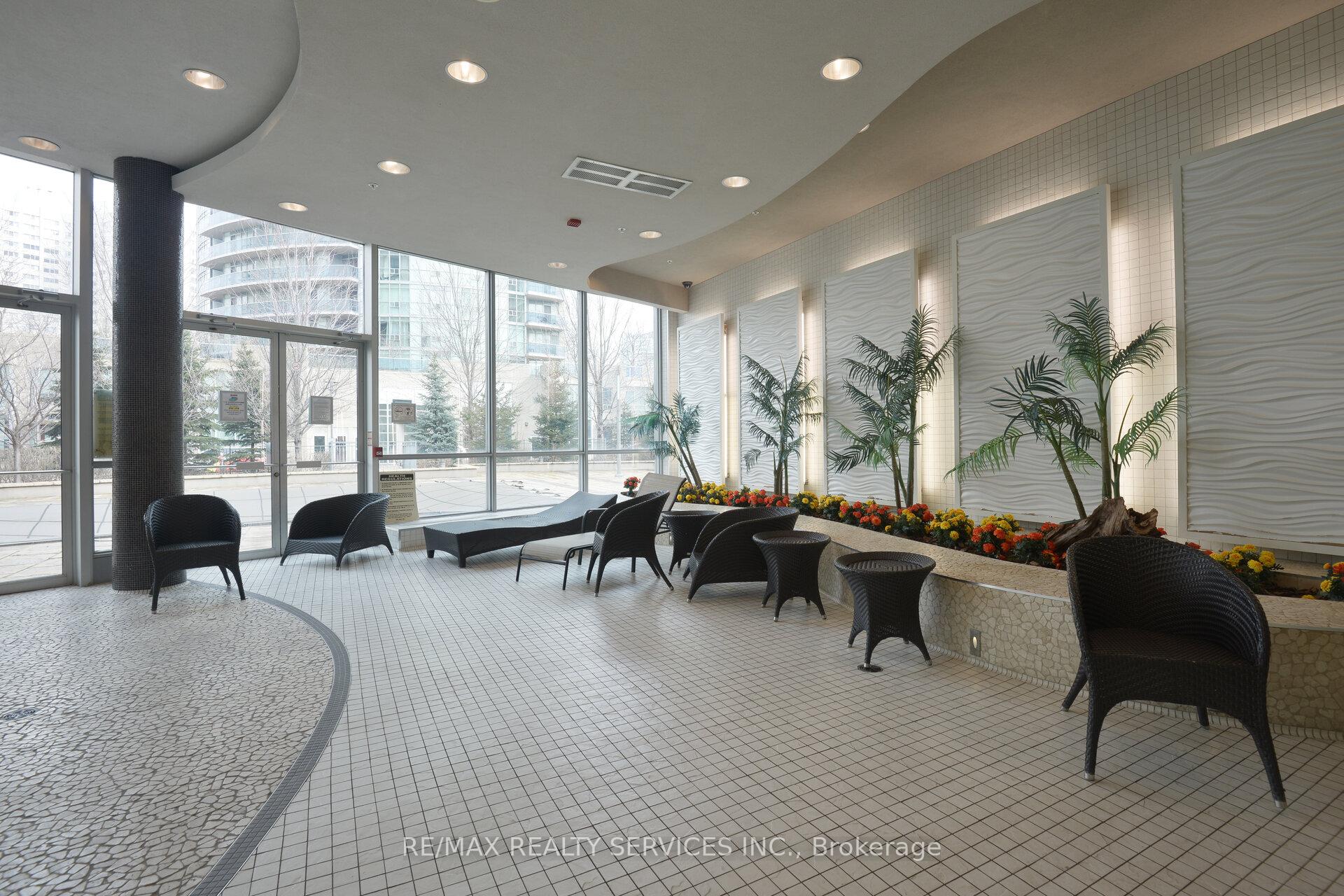 2 Bedrooms Condo at 80 Absolute,  Mississauga For sale