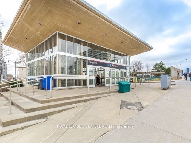 17 Kenaston Gardens, #402
