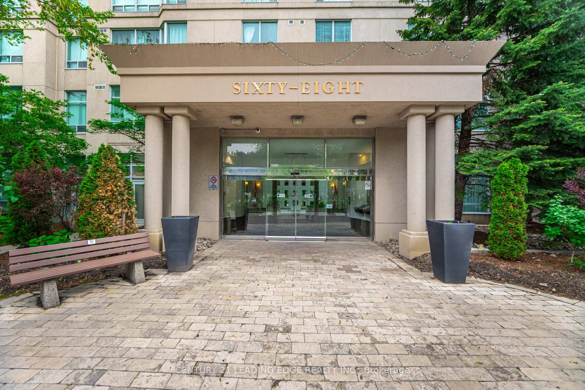 3 Bedrooms Condo at 68 Corporate, Toronto For sale