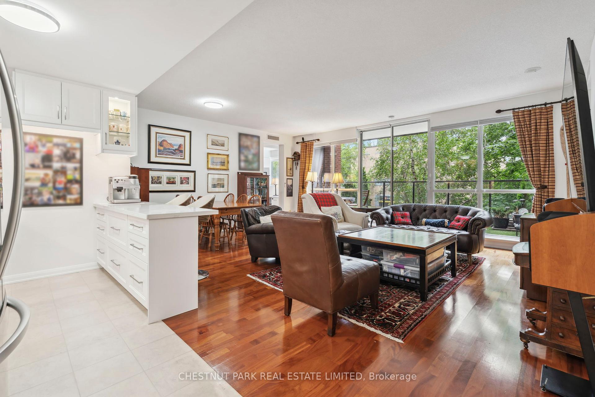 3 Bedrooms Condo at 11 Soho, Toronto For sale