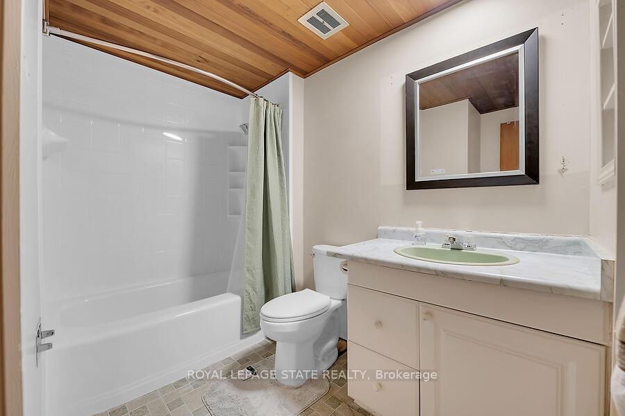 3 Bedrooms Condo at 977 Francis,  Burlington For sale