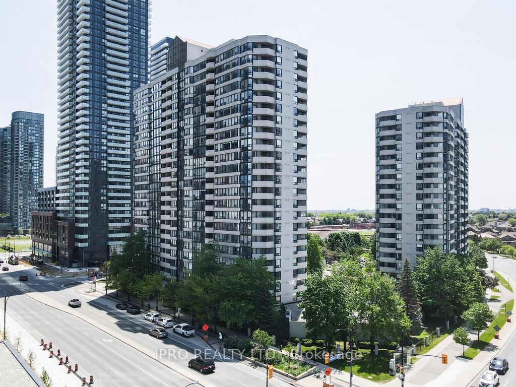 6 Bedrooms Condo at 330 Rathburn, Mississauga For sale