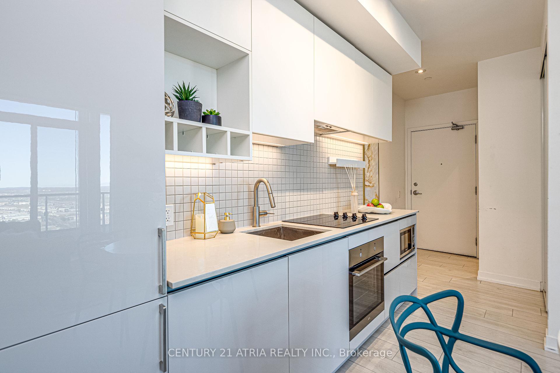 2 Bedrooms Condo at 898 Portage, Vaughan For sale