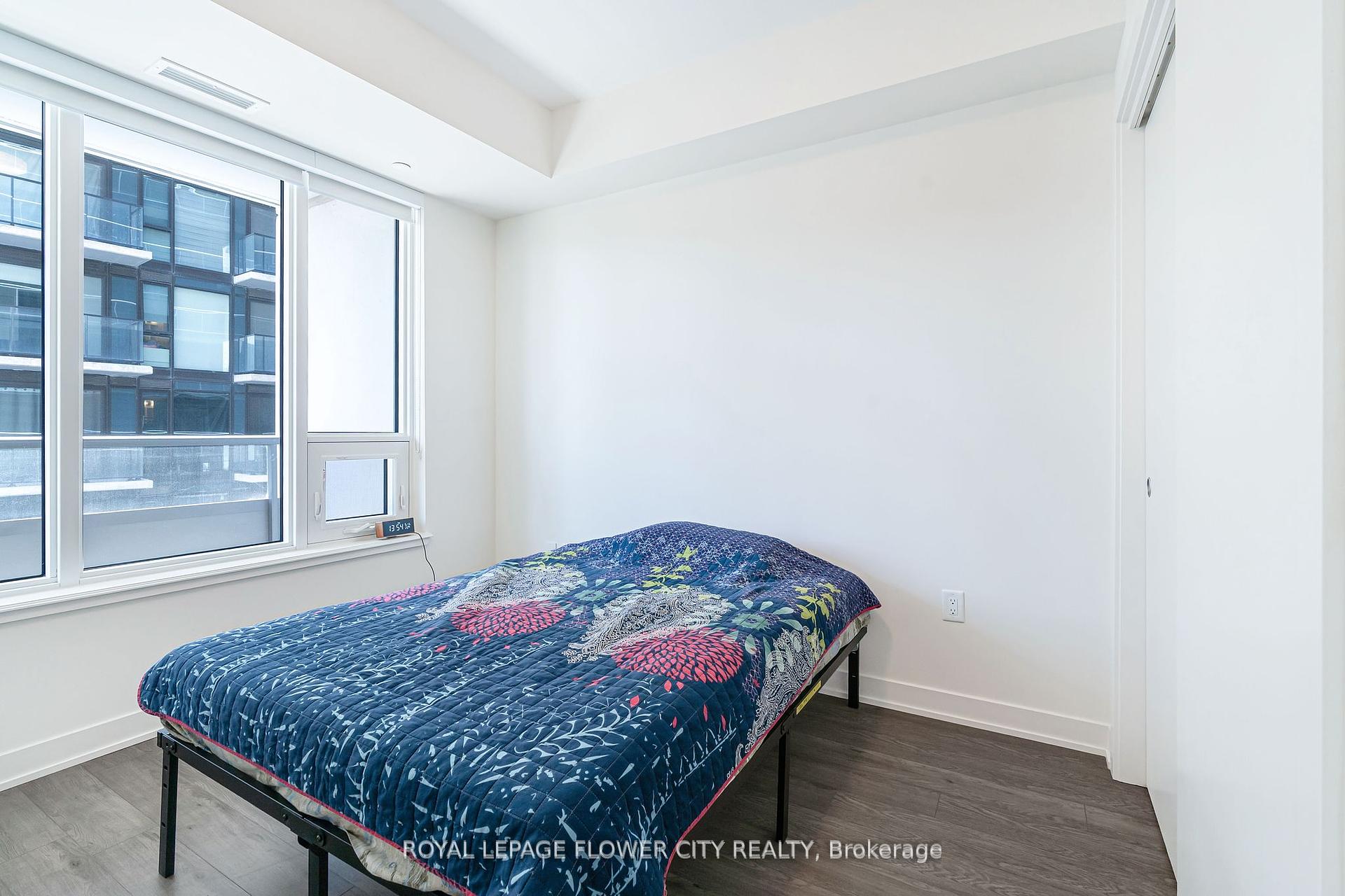 2 Bedrooms Condo at 212 King William, Hamilton For sale
