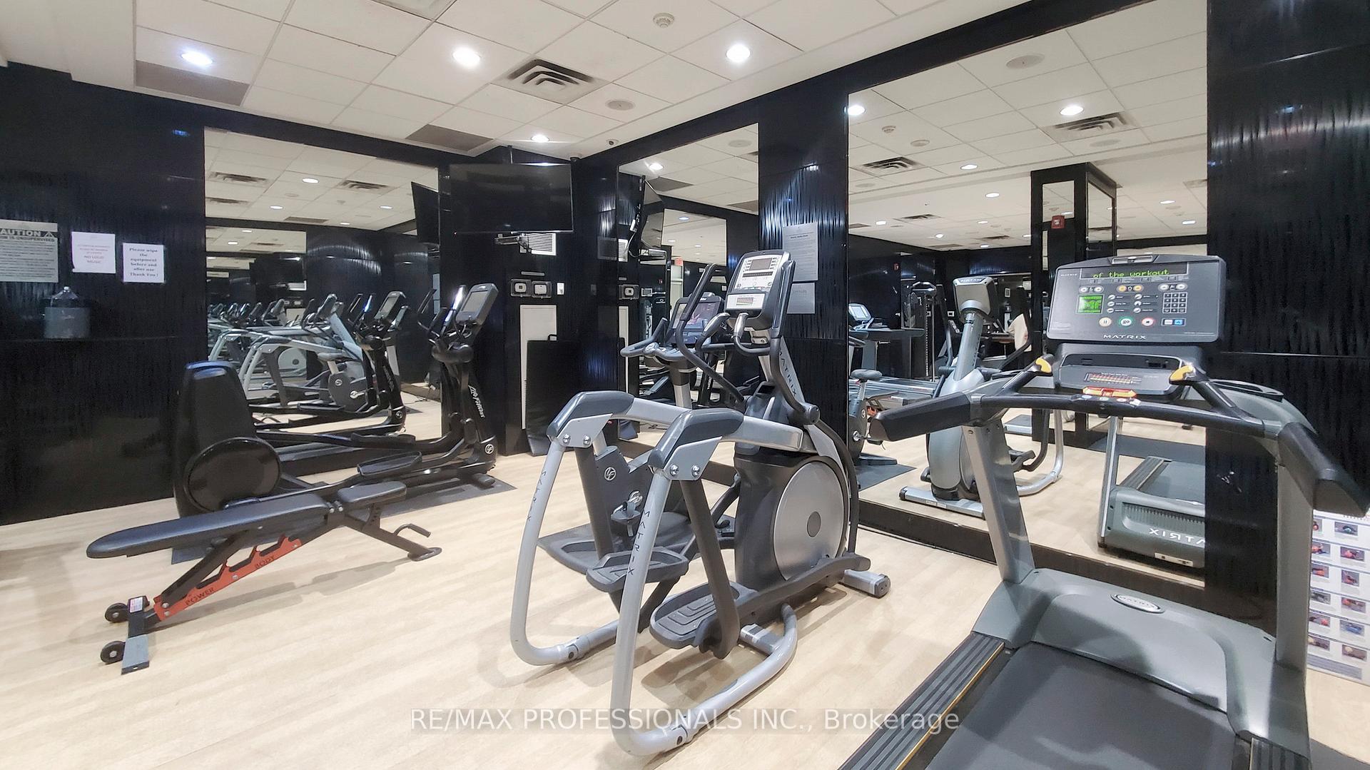2 Bedrooms Co-op at 310 Burnhamthorpe, Mississauga For sale